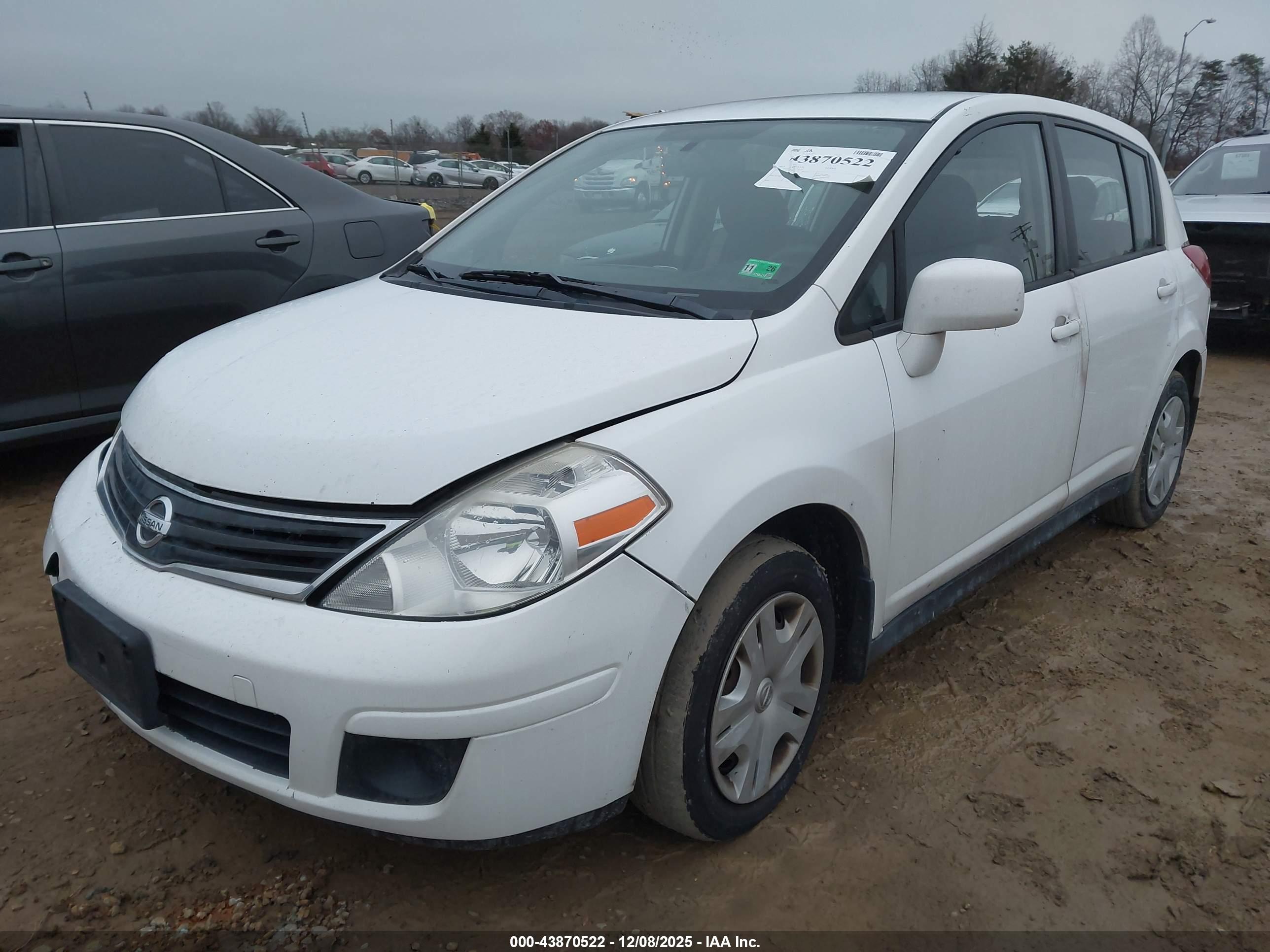 NISSAN VERSA image 2