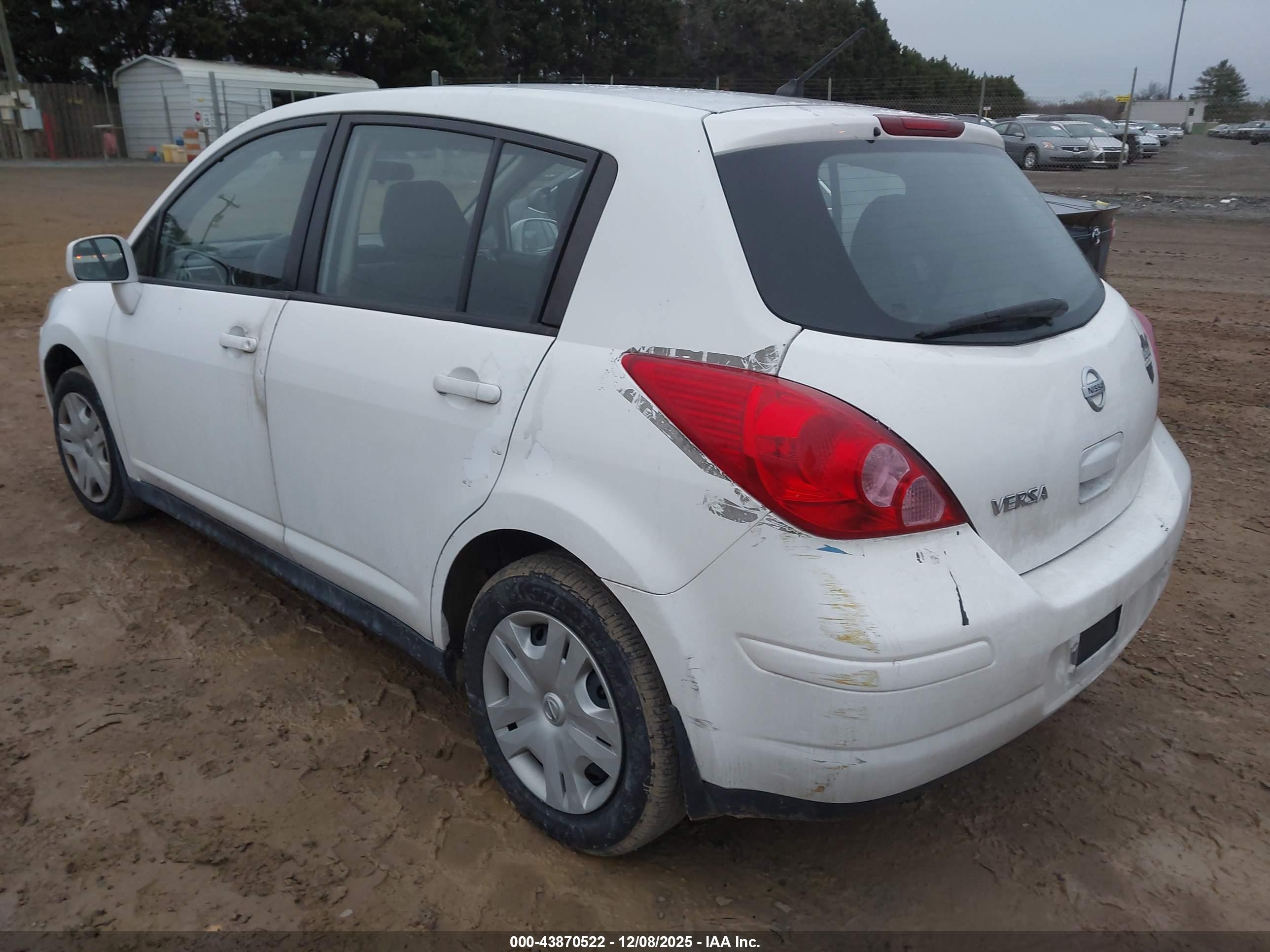 NISSAN VERSA image 3
