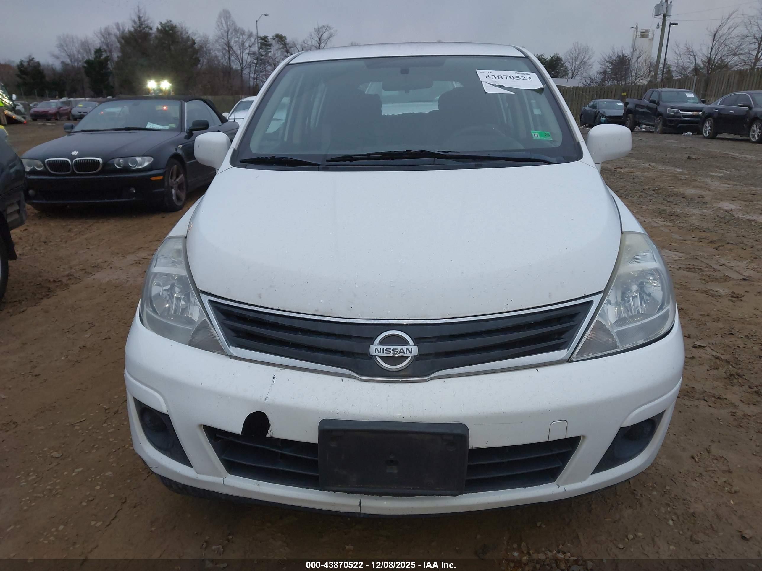 NISSAN VERSA image 6
