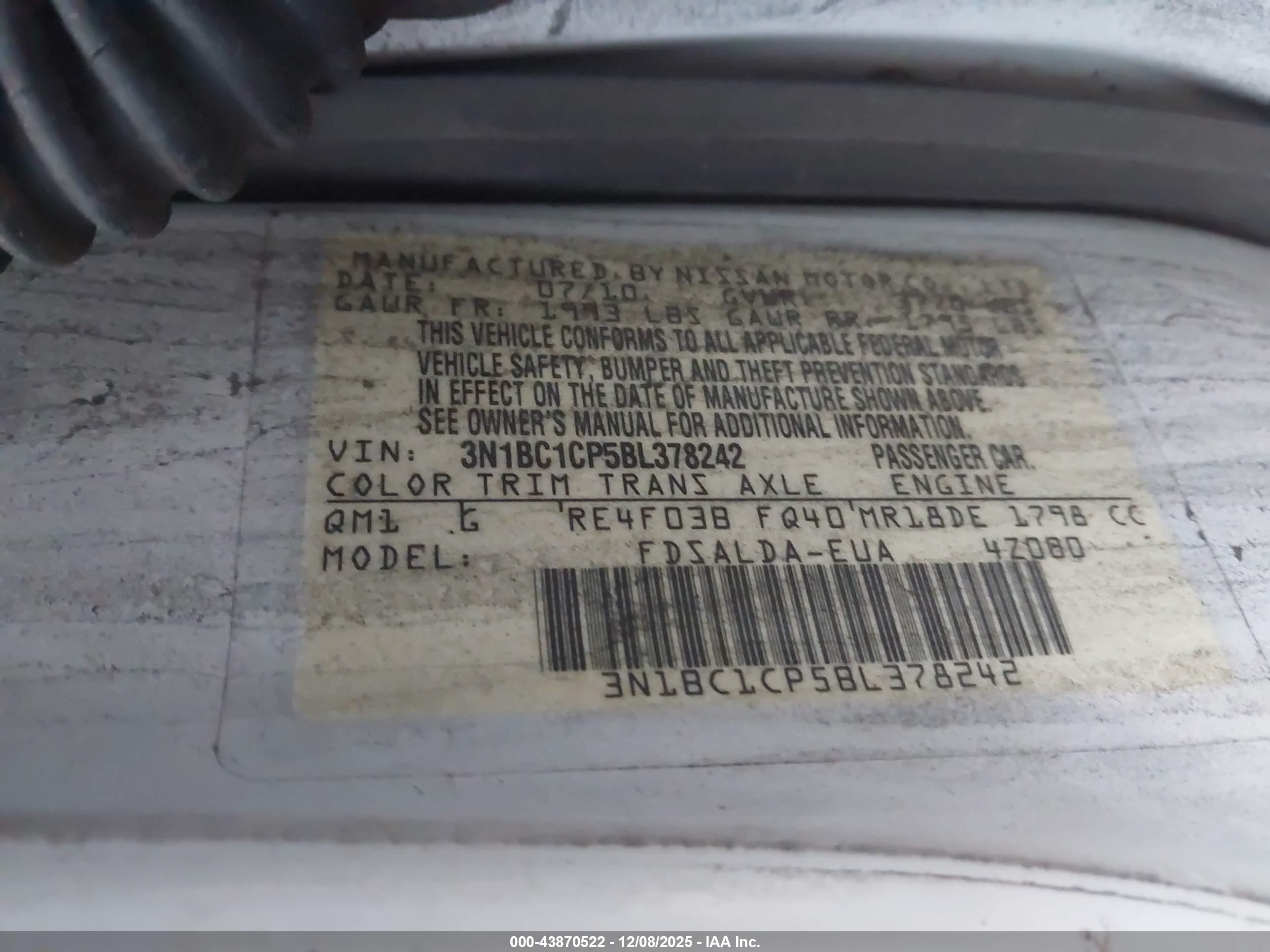 NISSAN VERSA image 9