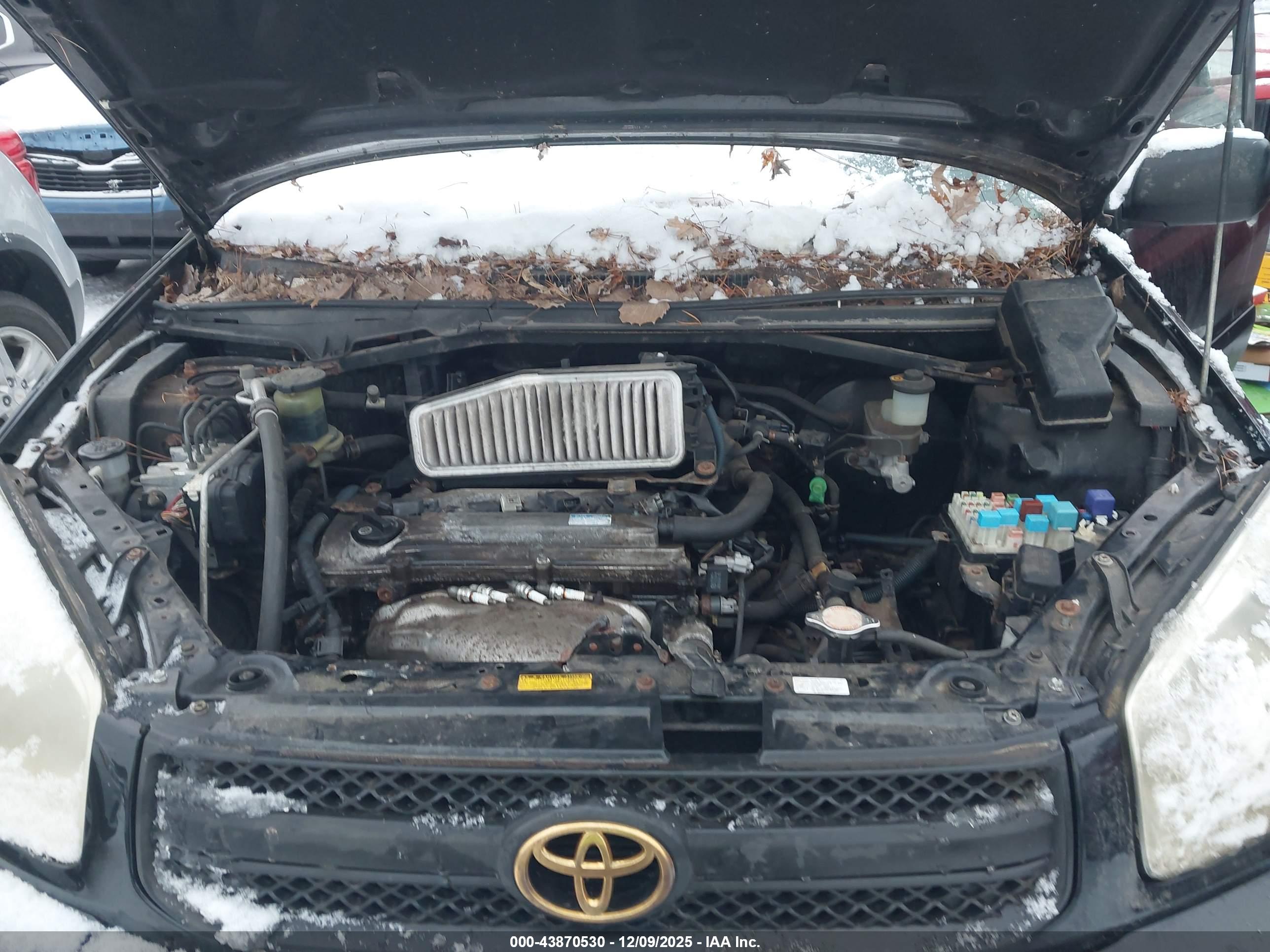 TOYOTA RAV4 image 10