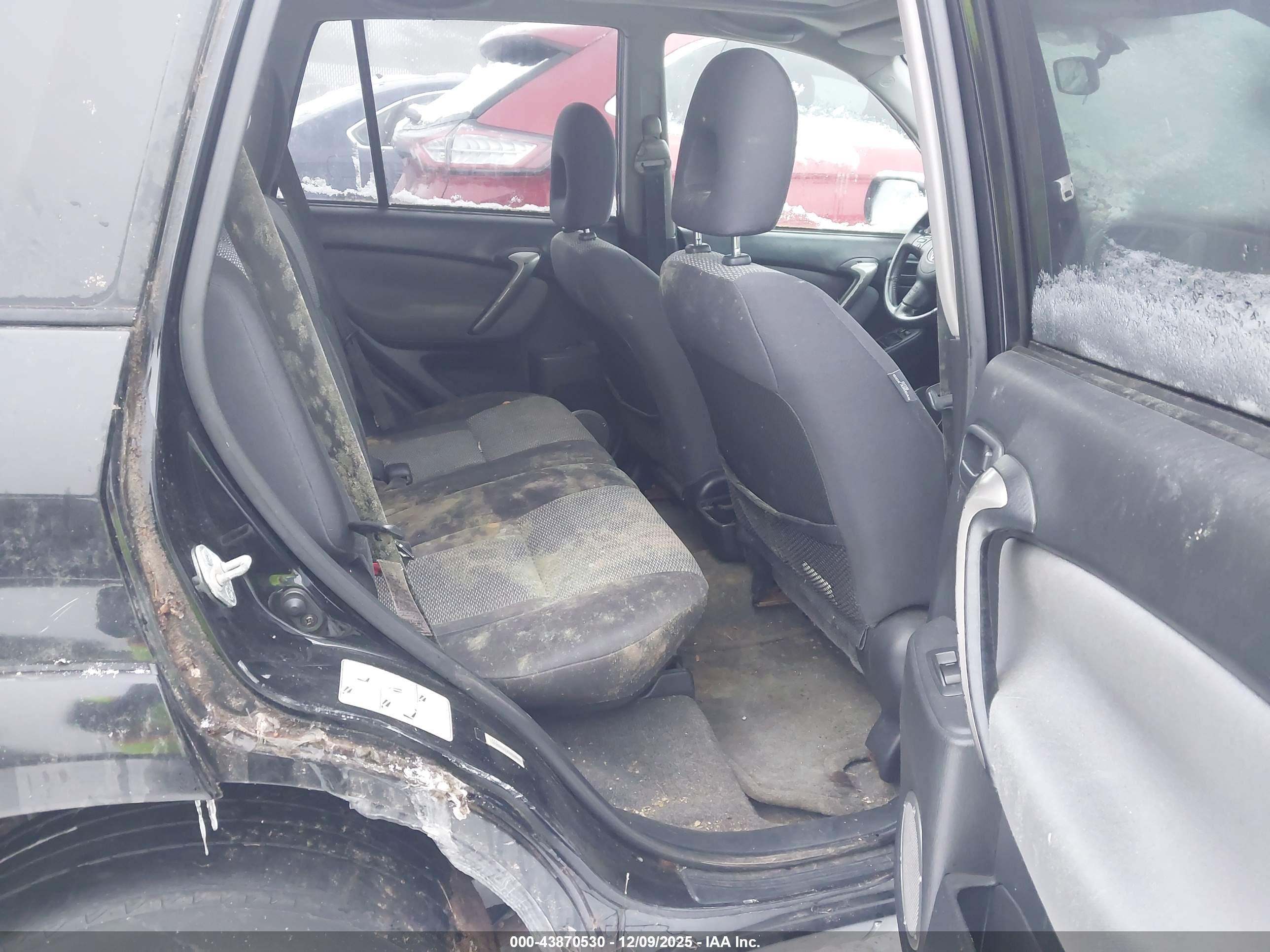 TOYOTA RAV4 image 8
