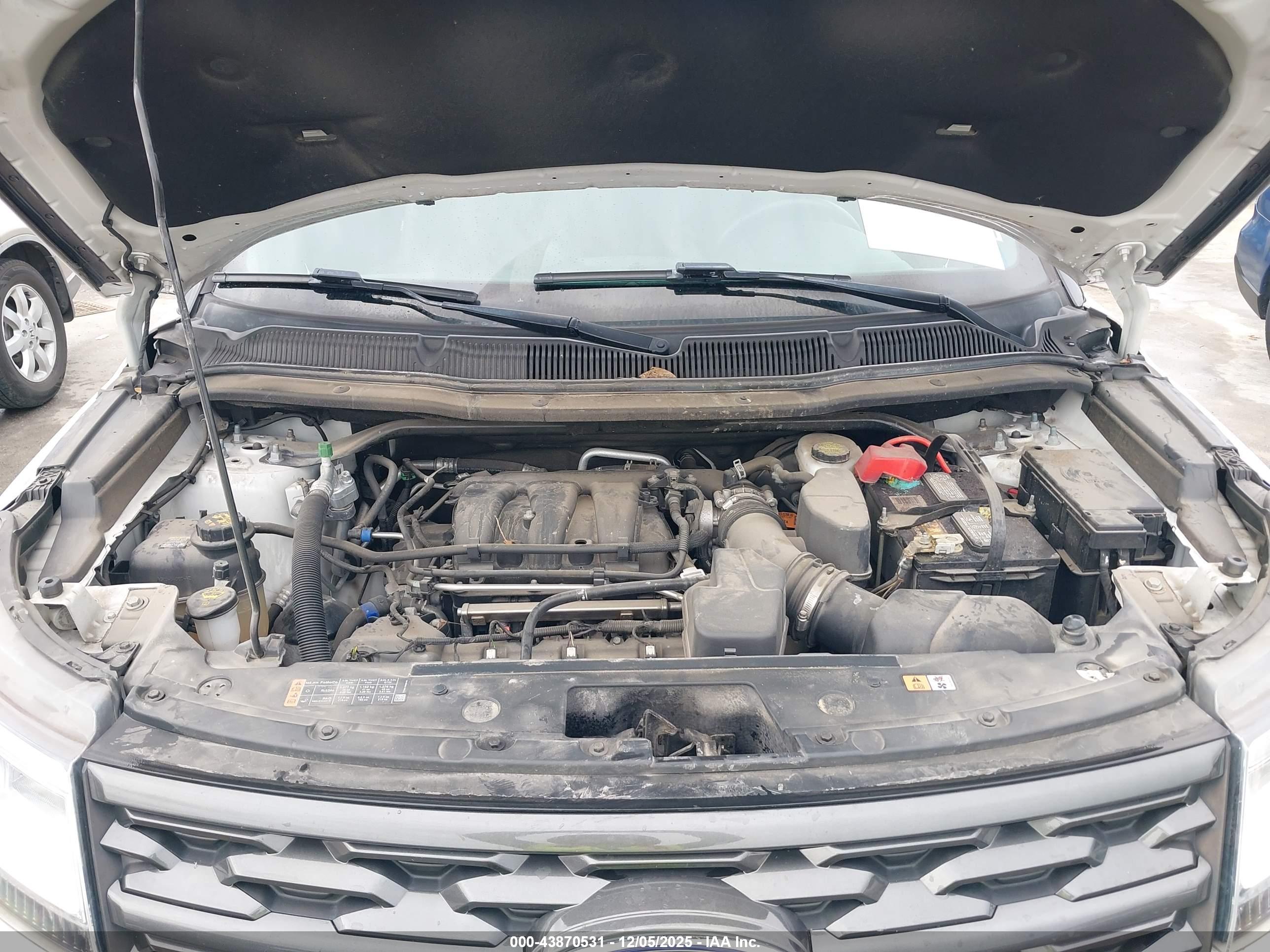 FORD EXPLORER image 10