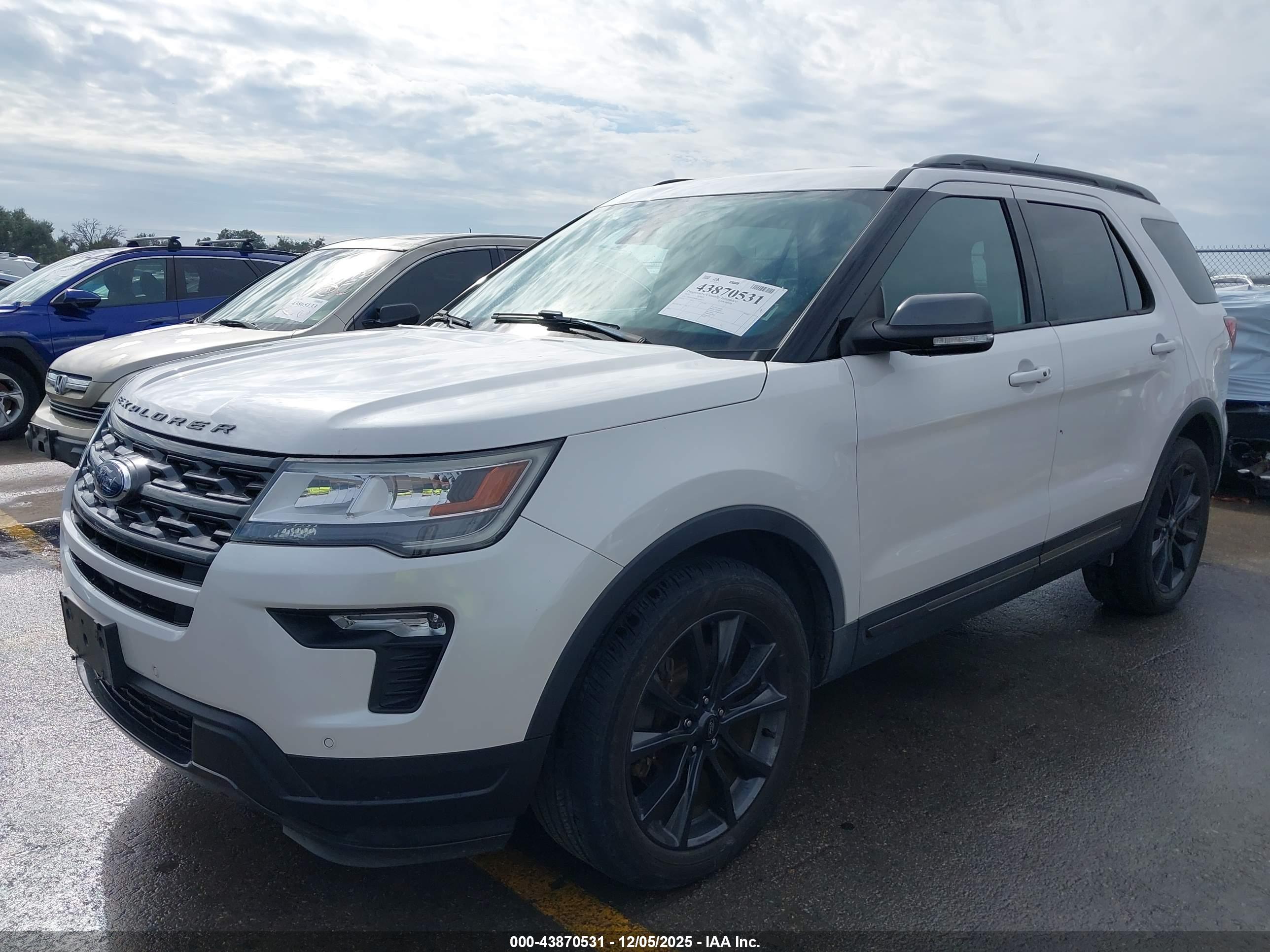 FORD EXPLORER image 2