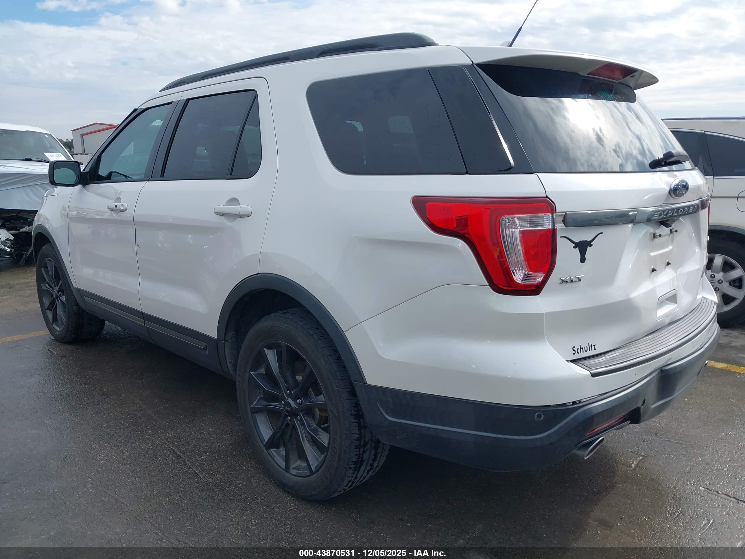 FORD EXPLORER image 3