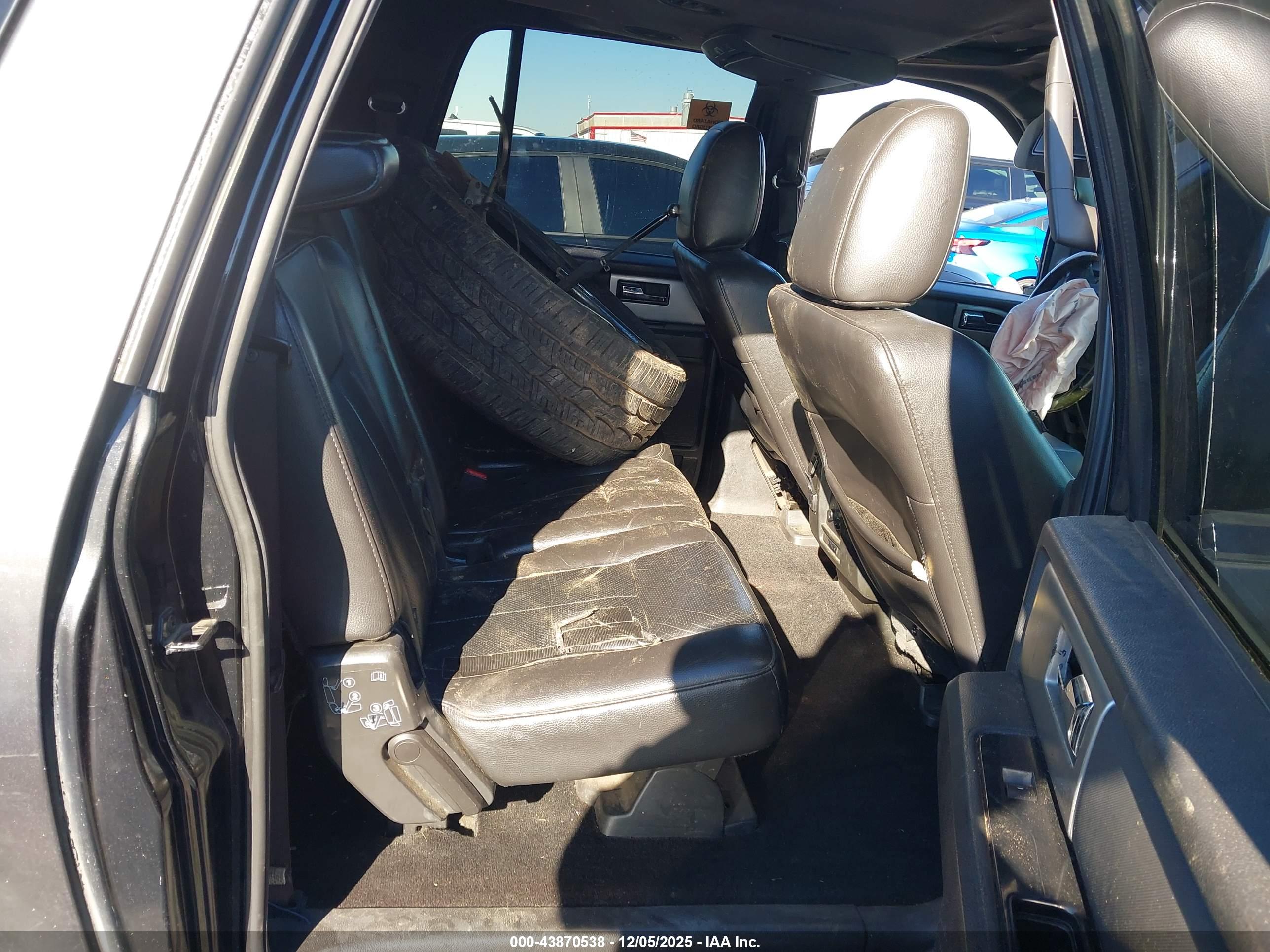 FORD EXPEDITION image 8