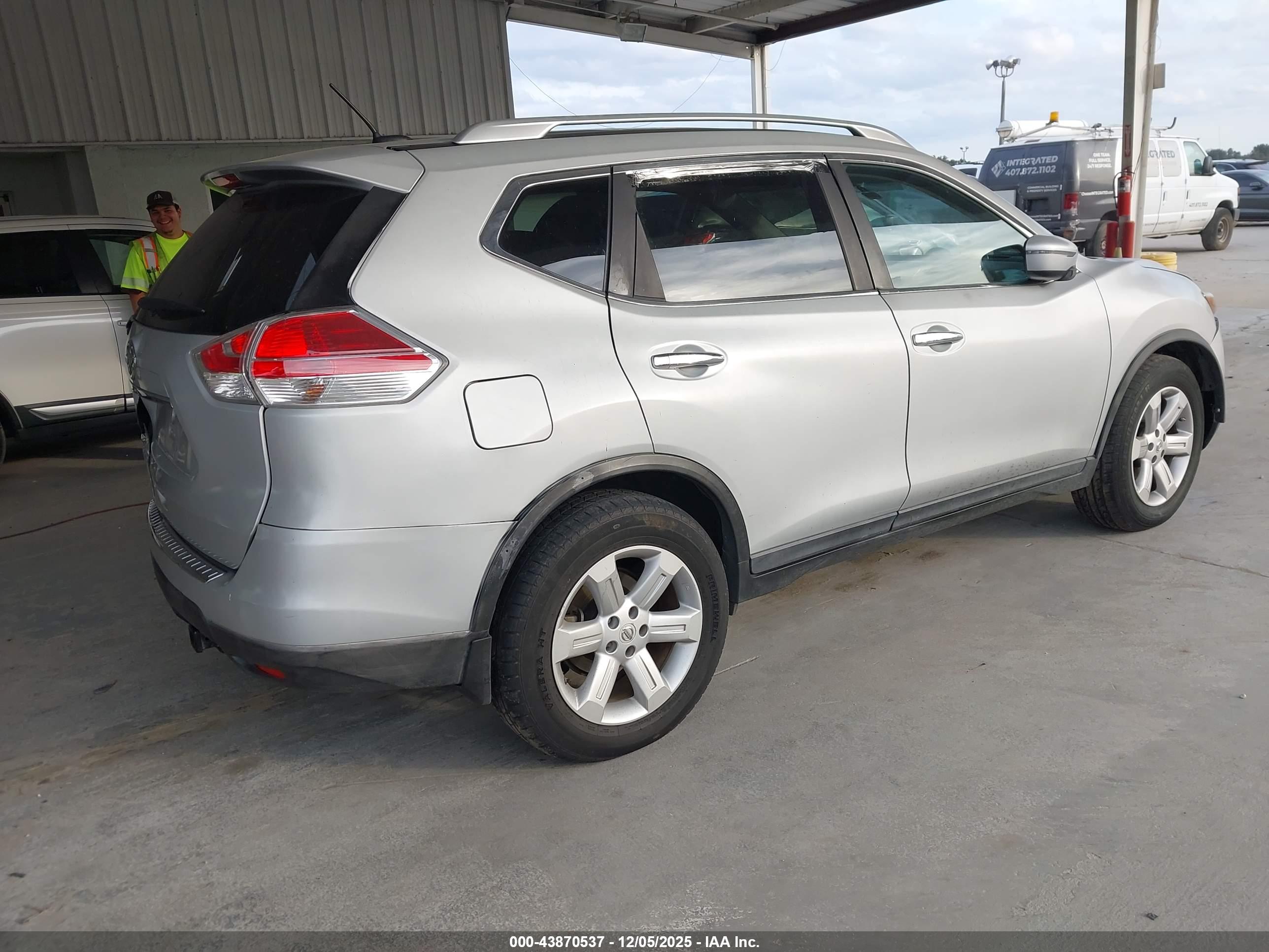NISSAN ROGUE image 4