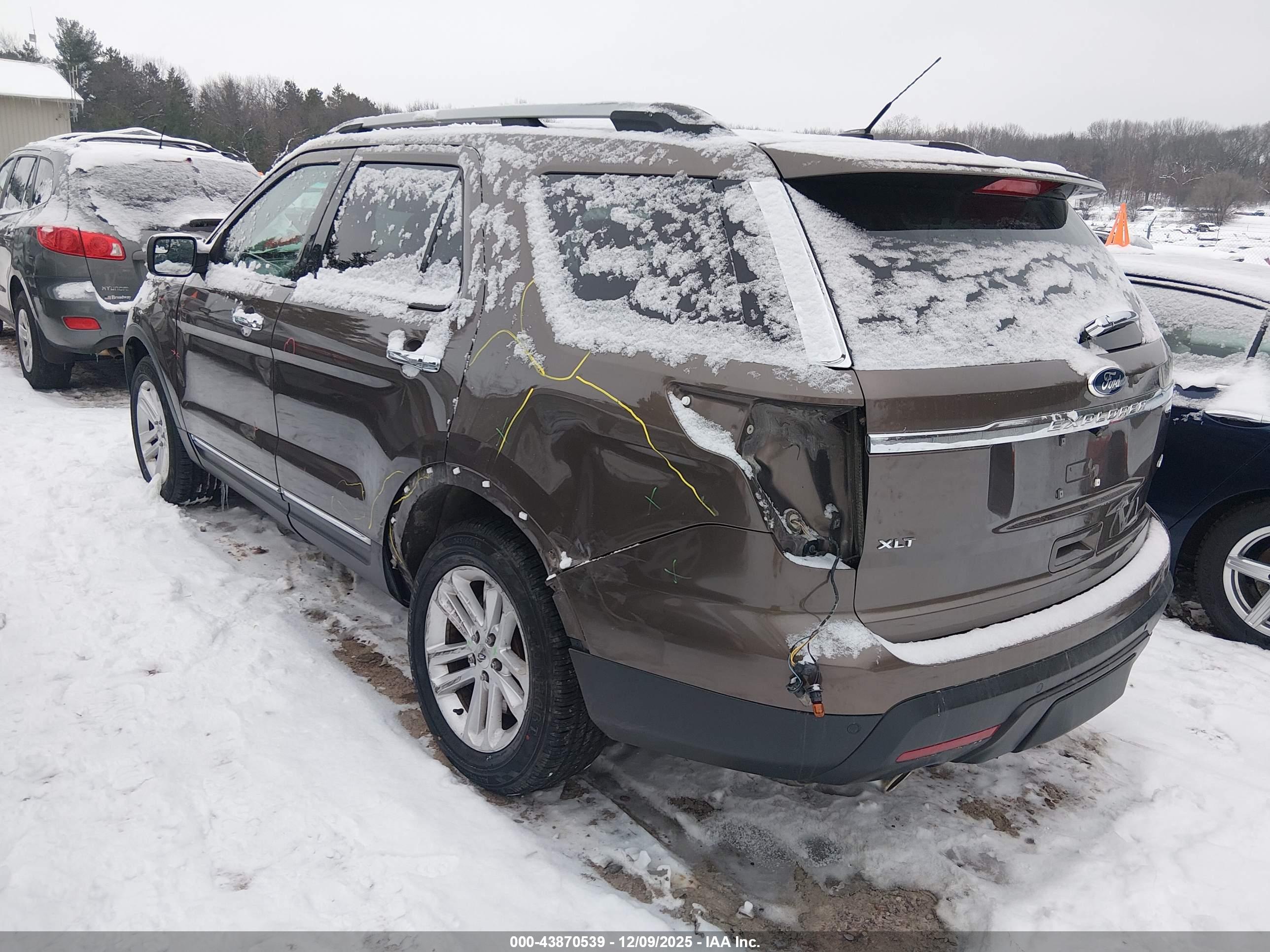 FORD EXPLORER image 3