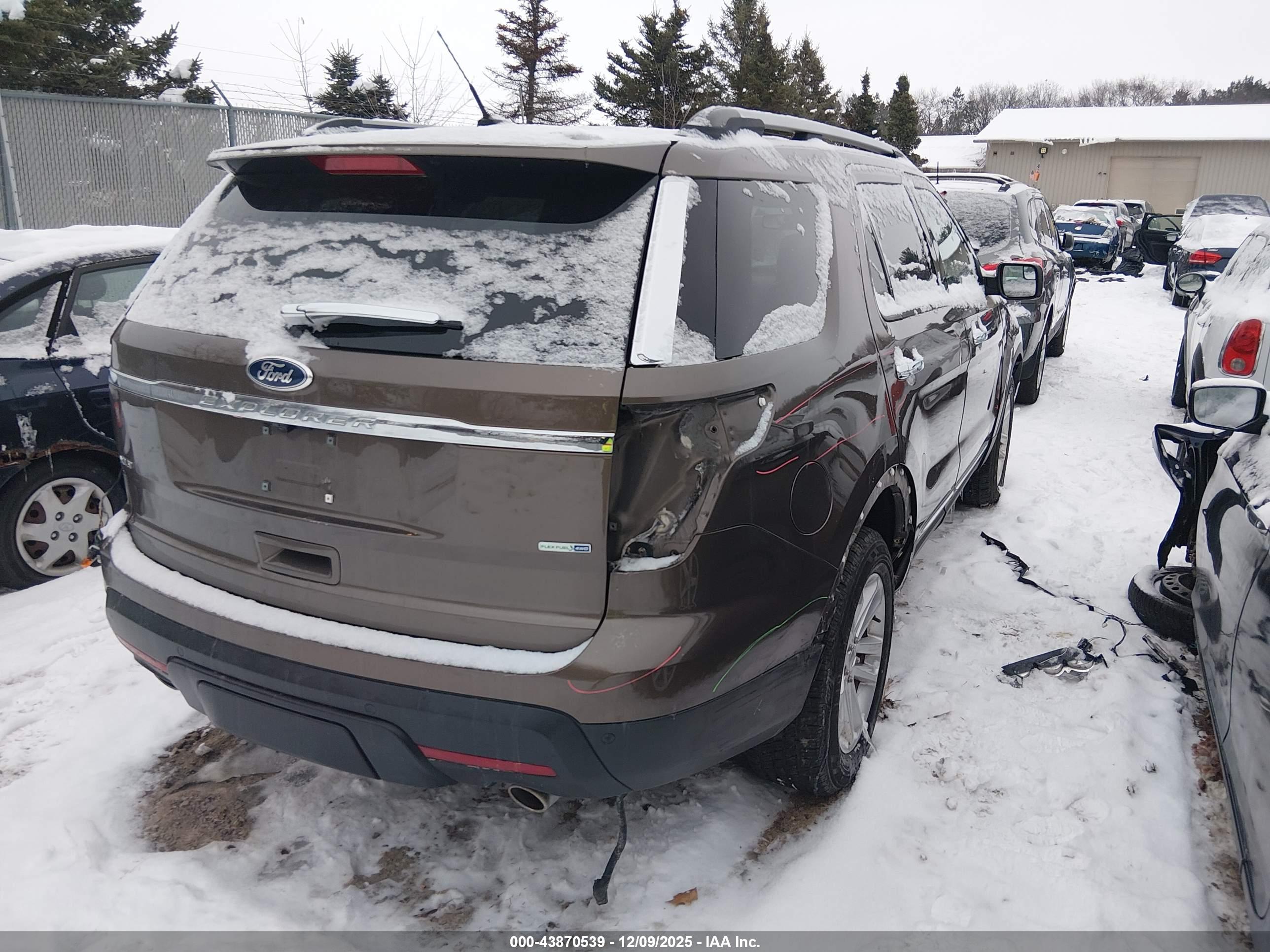 FORD EXPLORER image 4