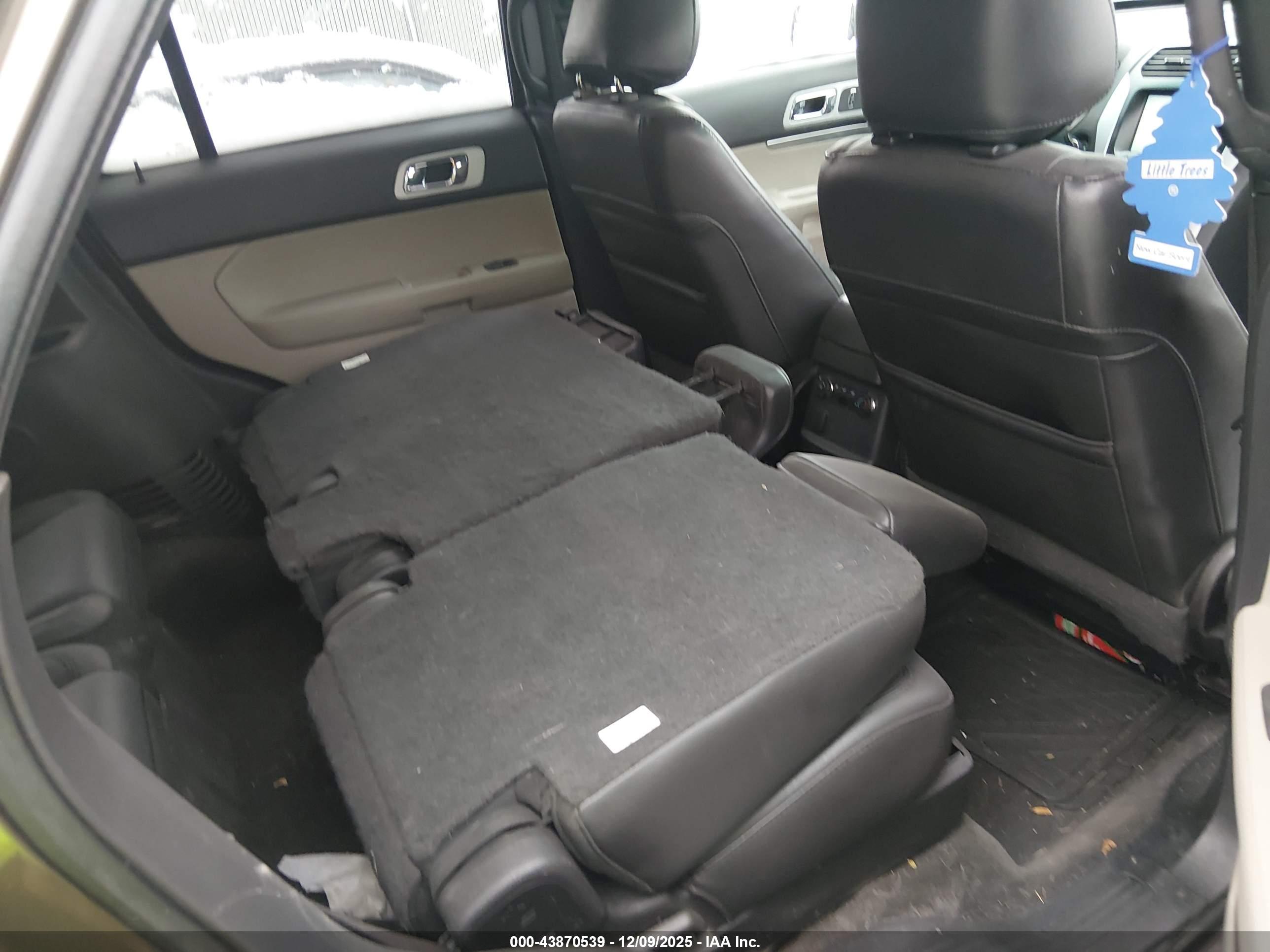 FORD EXPLORER image 8
