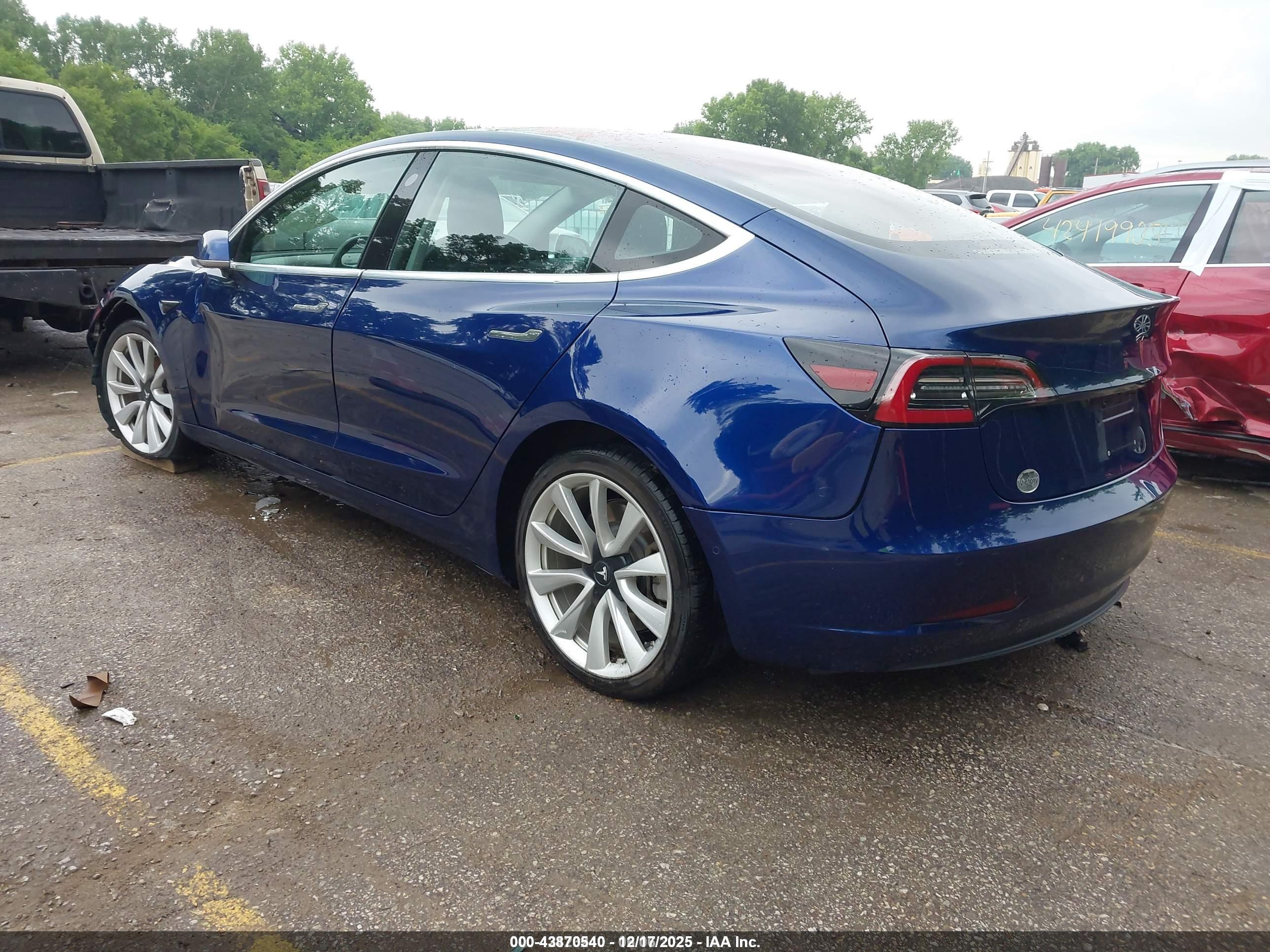 TESLA MODEL image 3