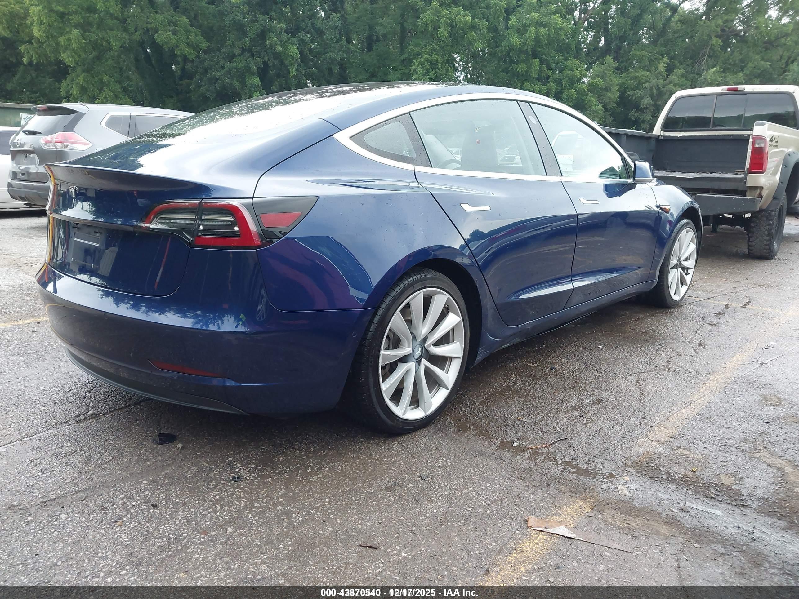 TESLA MODEL image 4