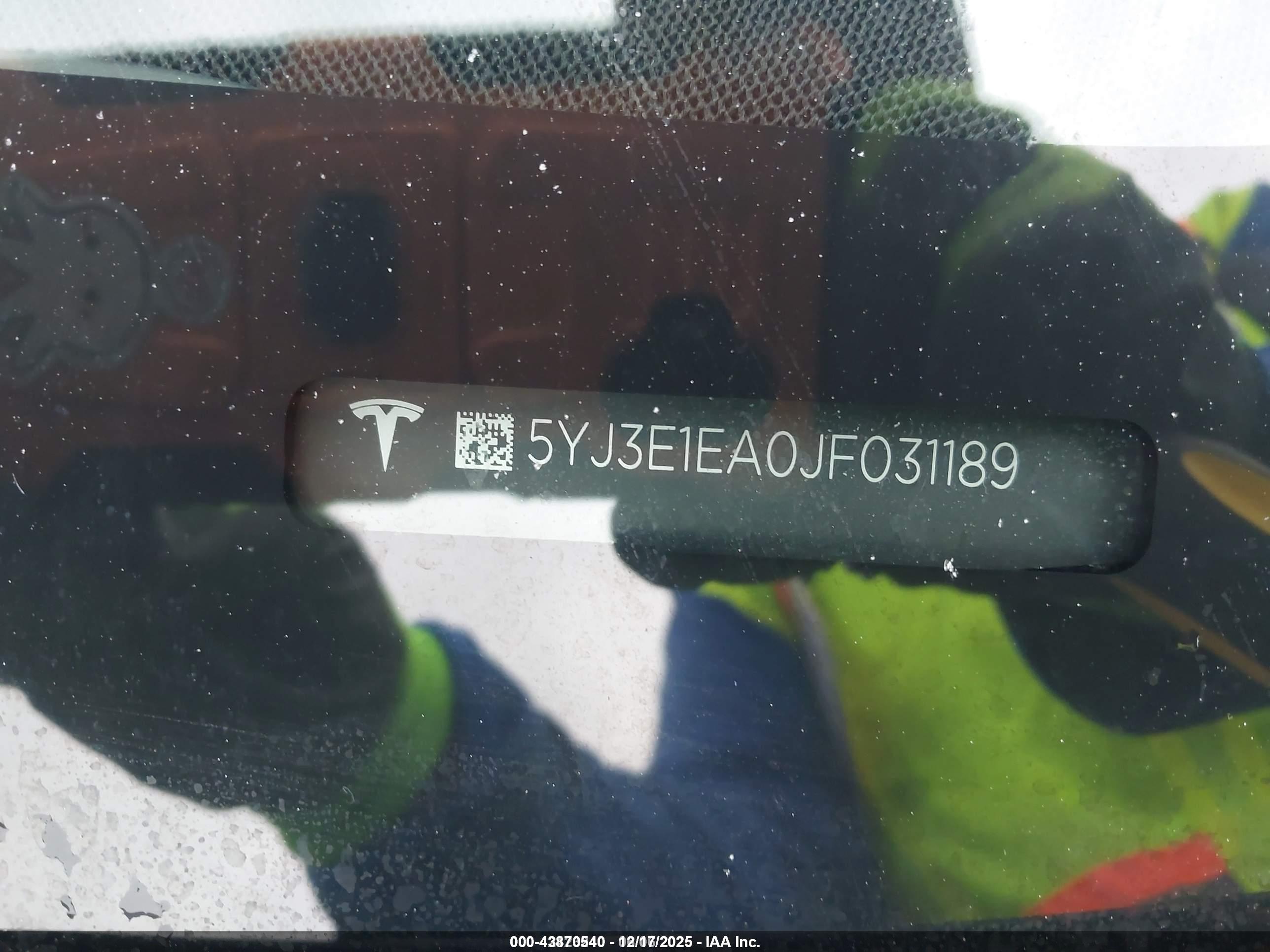 TESLA MODEL image 9