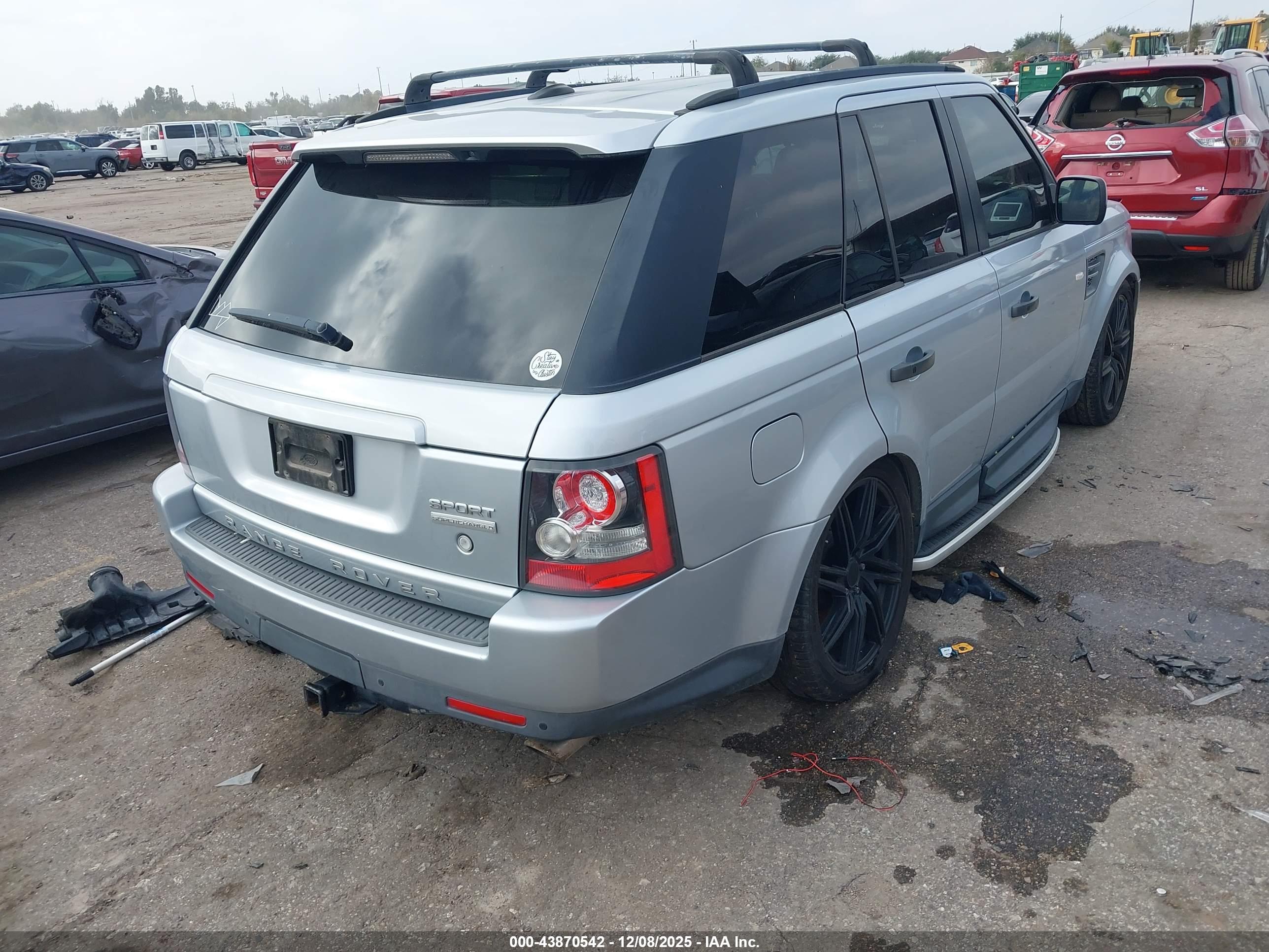 LAND ROVER image 4