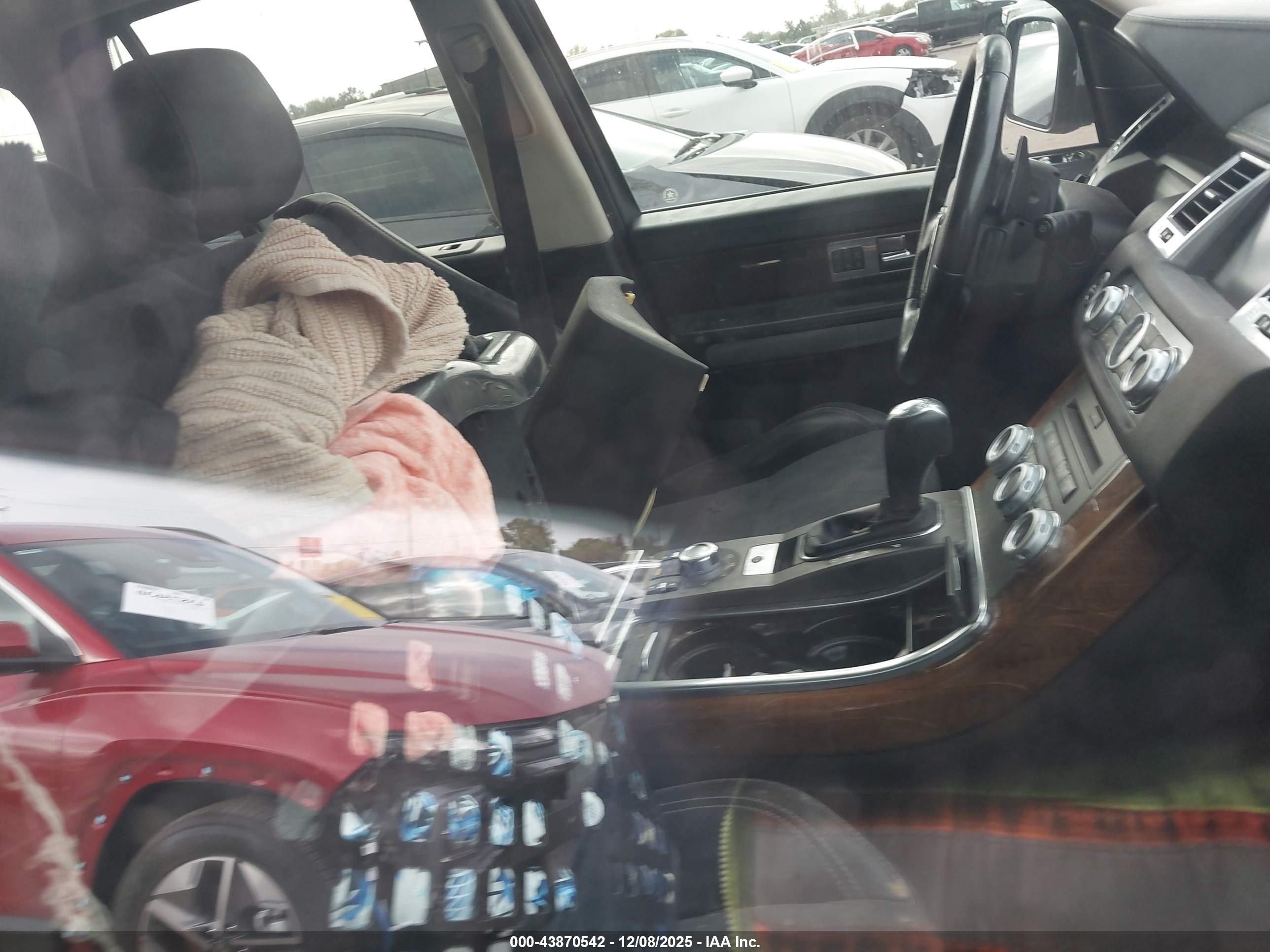 LAND ROVER image 5