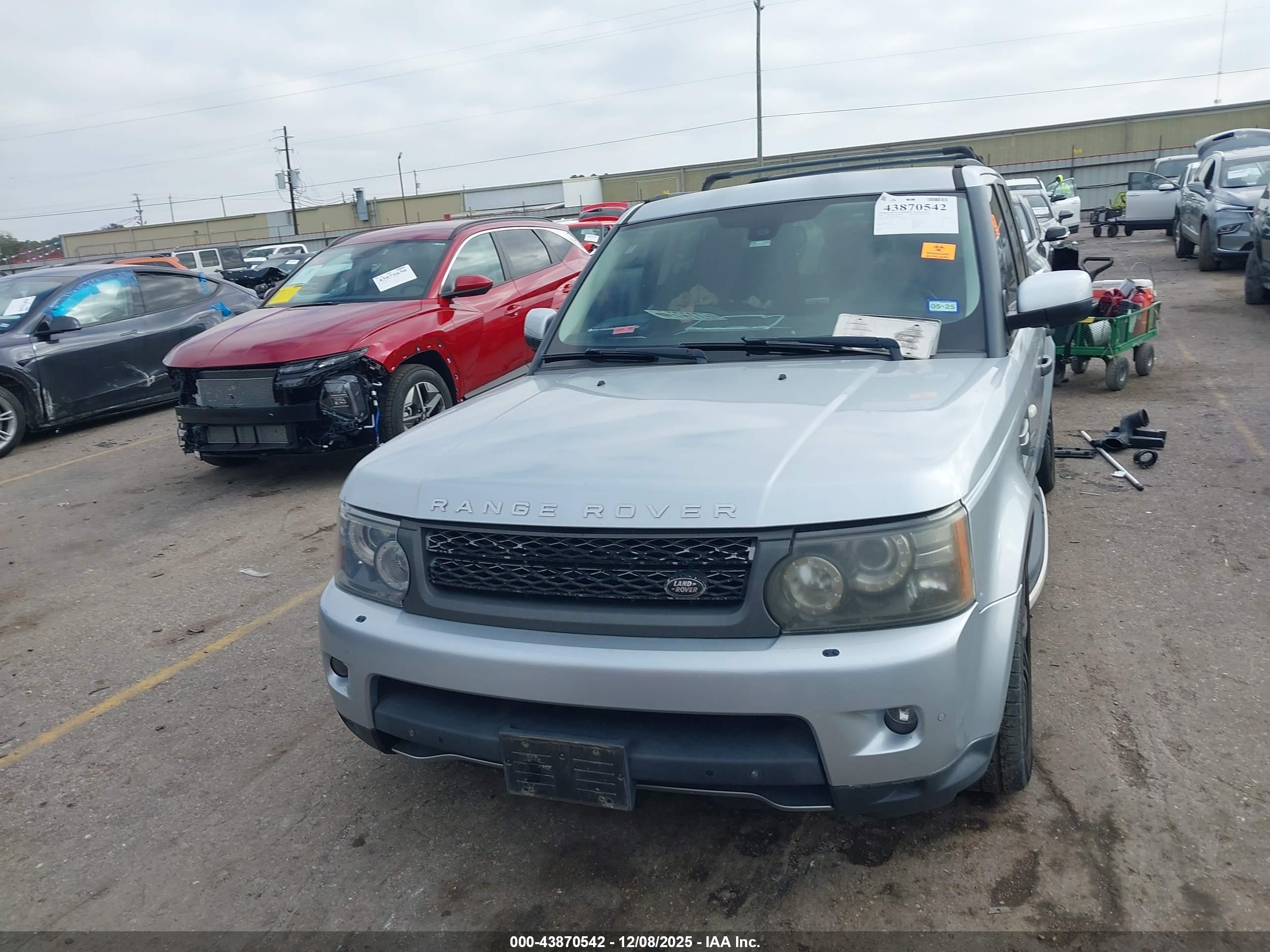 LAND ROVER image 6