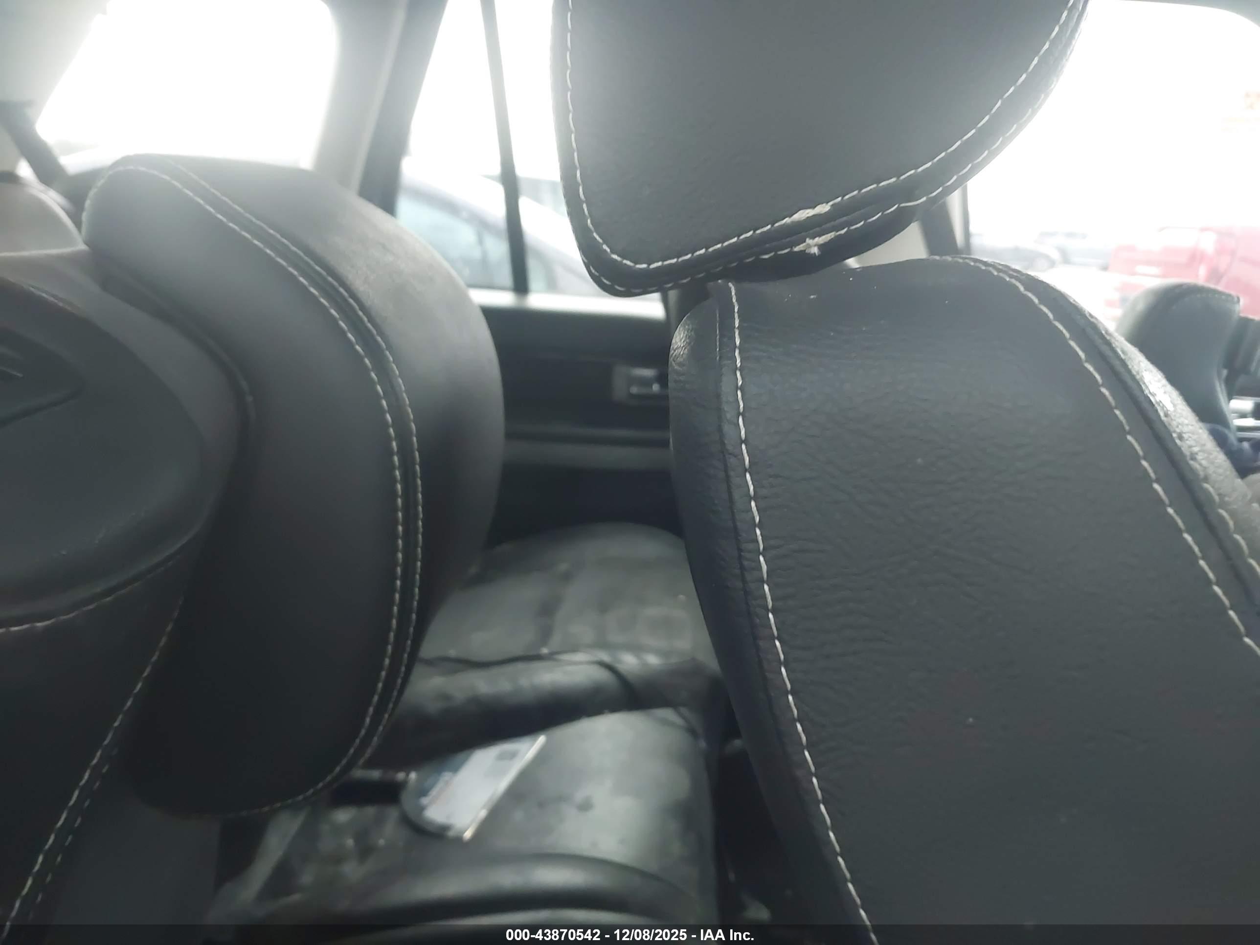LAND ROVER image 8