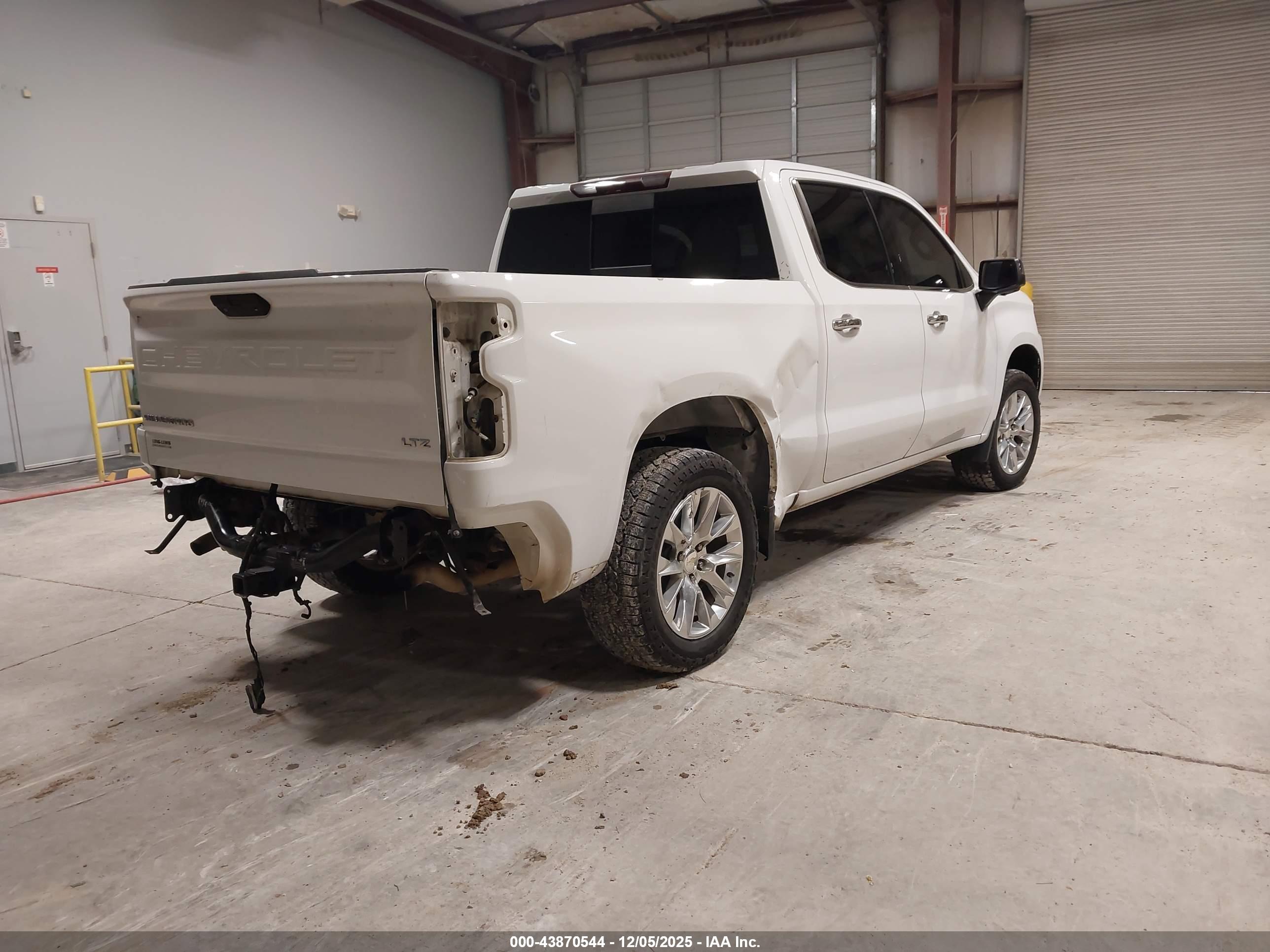 CHEVROLET SILVERADO image 4