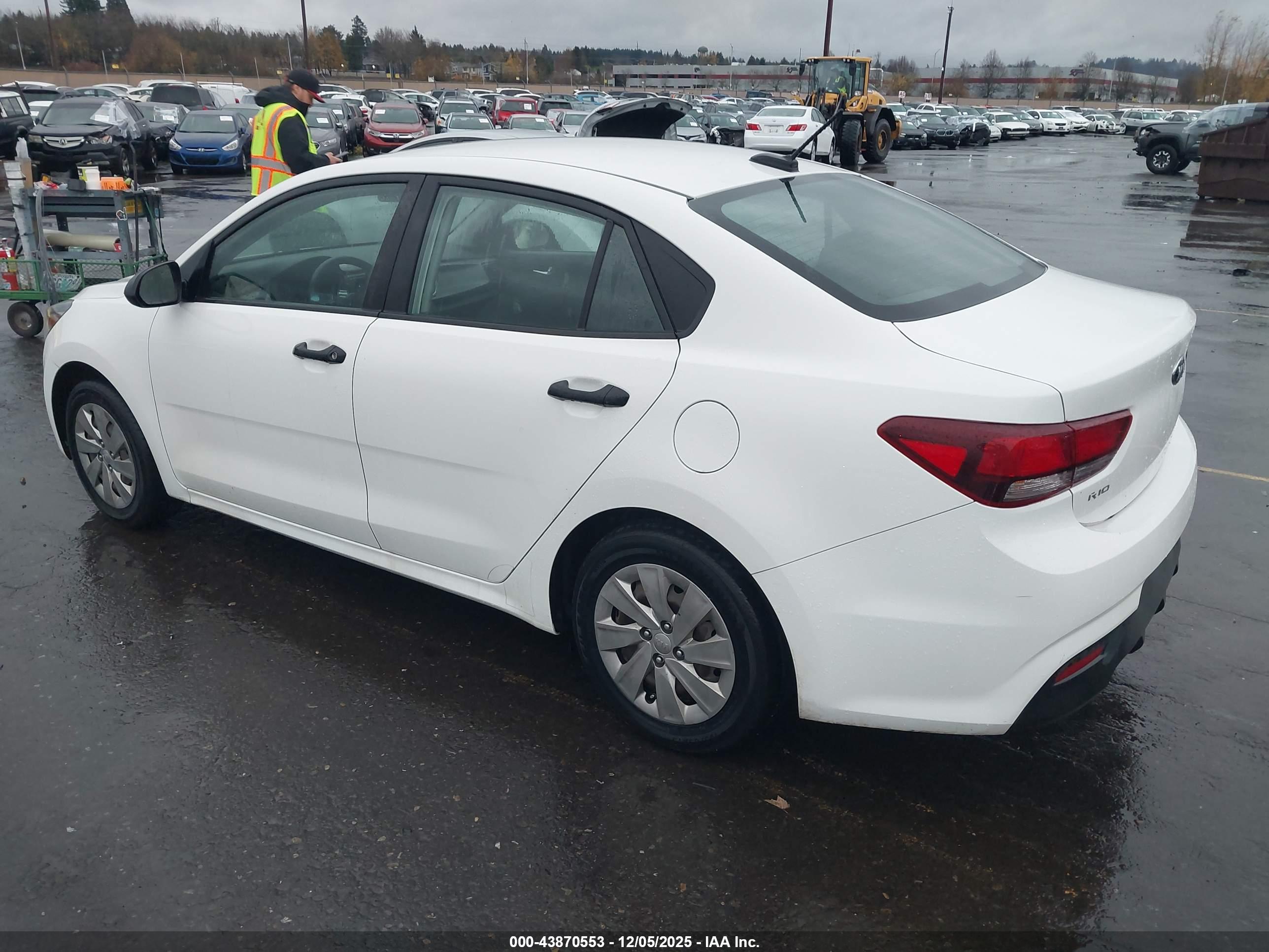 KIA RIO image 3