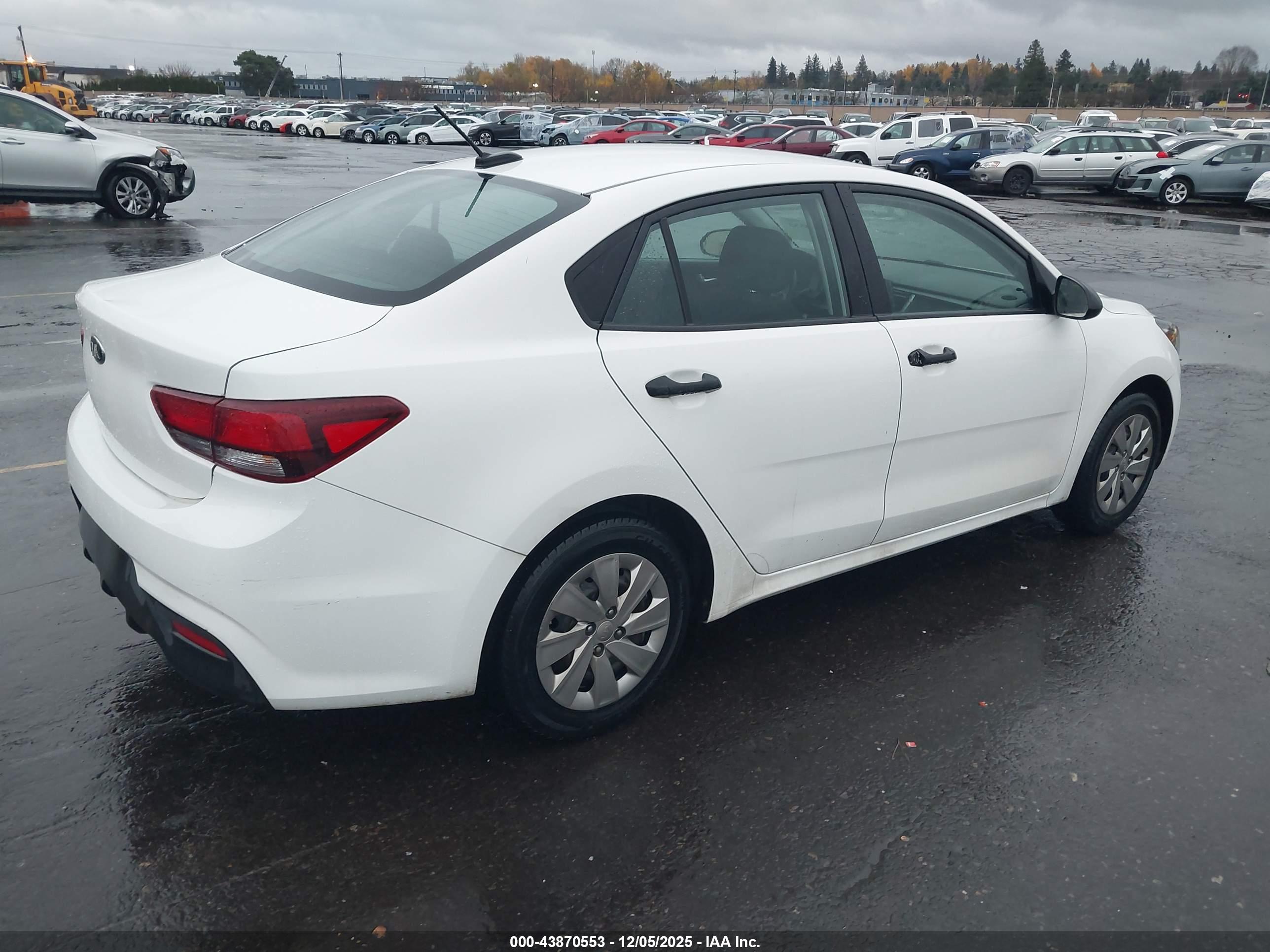 KIA RIO image 4