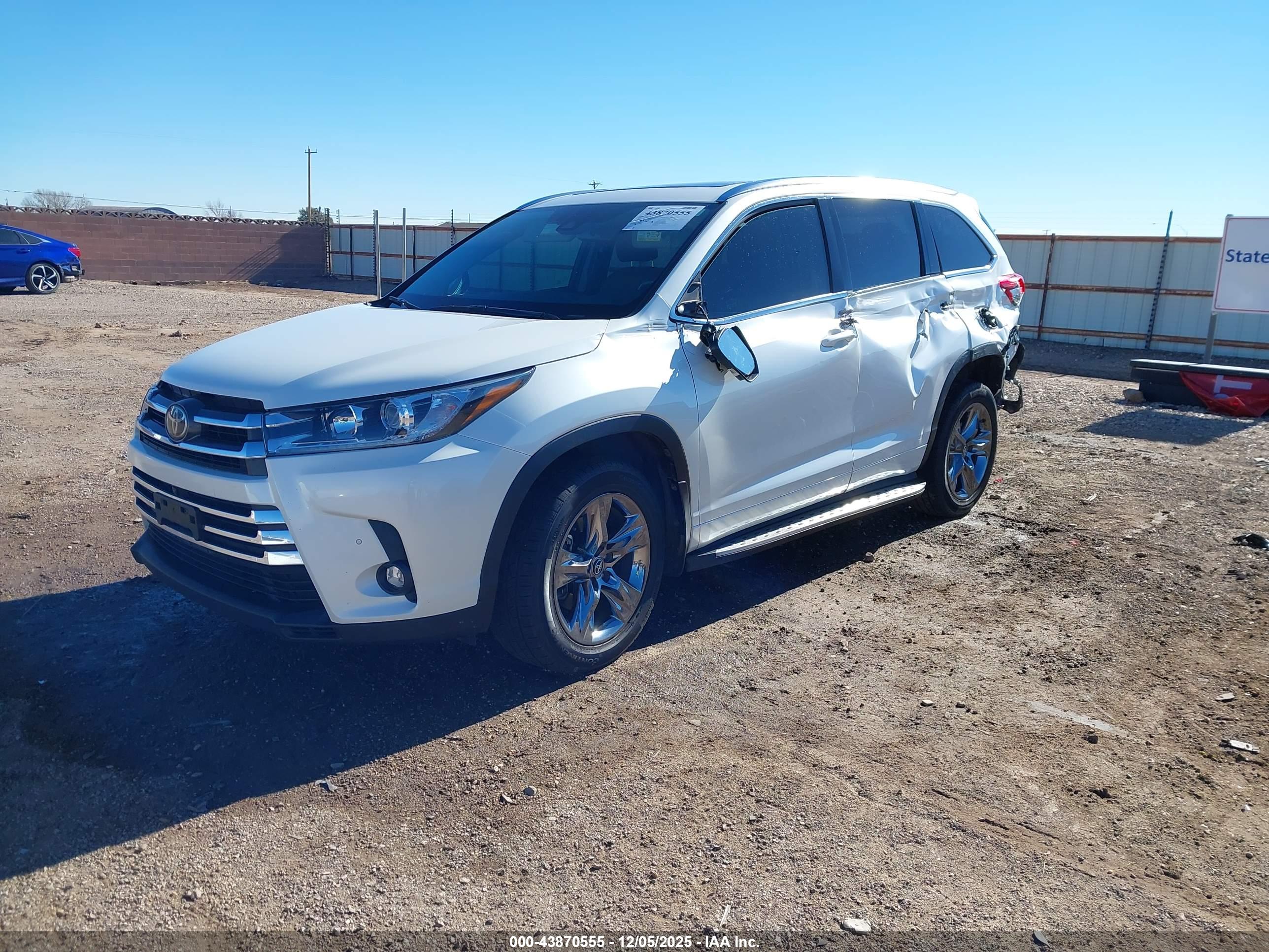 TOYOTA HIGHLANDER image 2