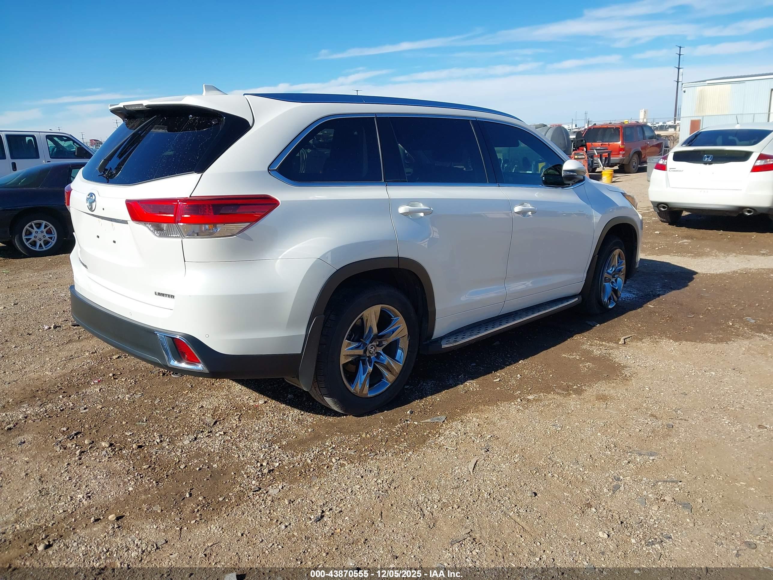 TOYOTA HIGHLANDER image 4
