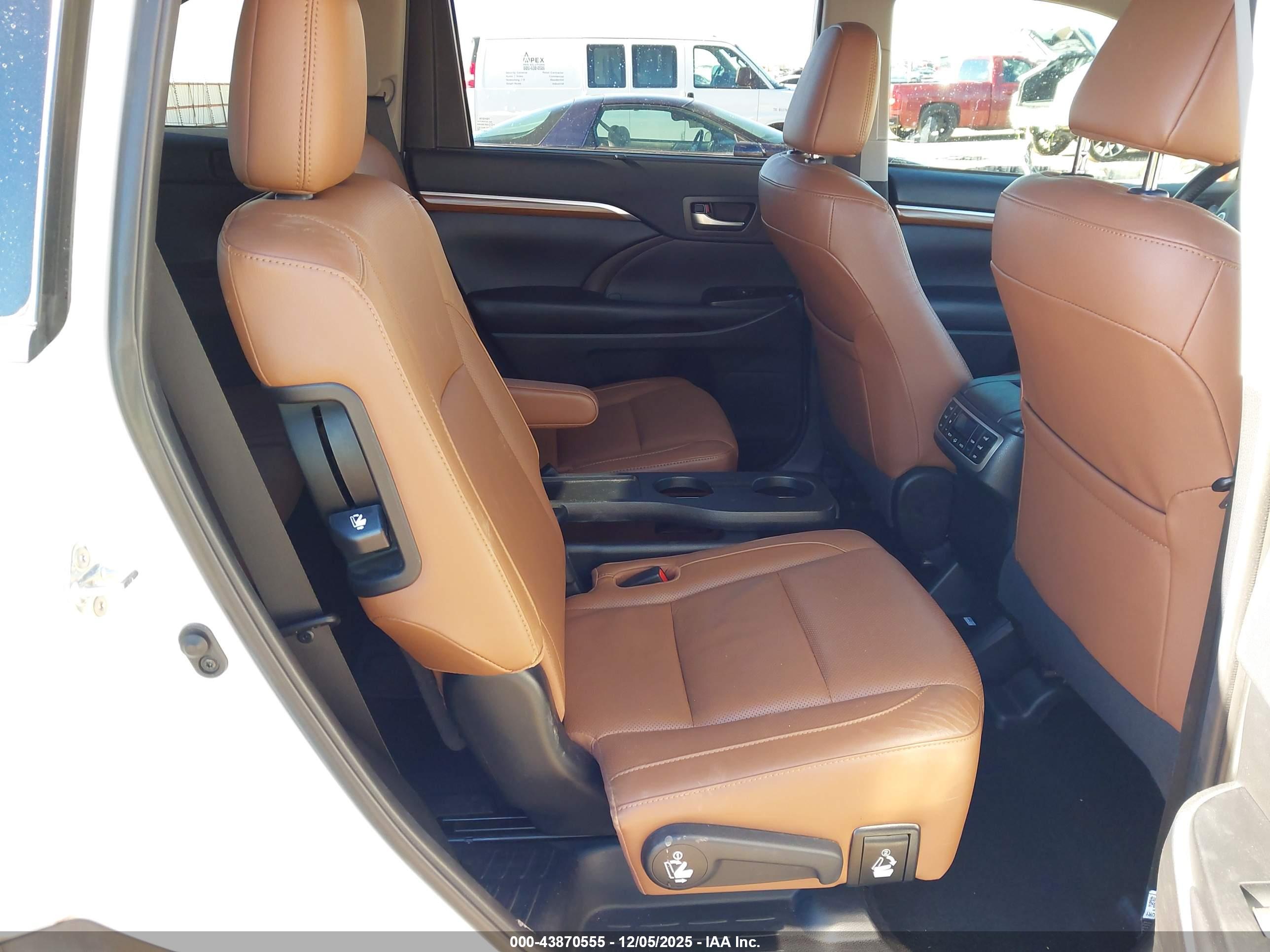 TOYOTA HIGHLANDER image 8