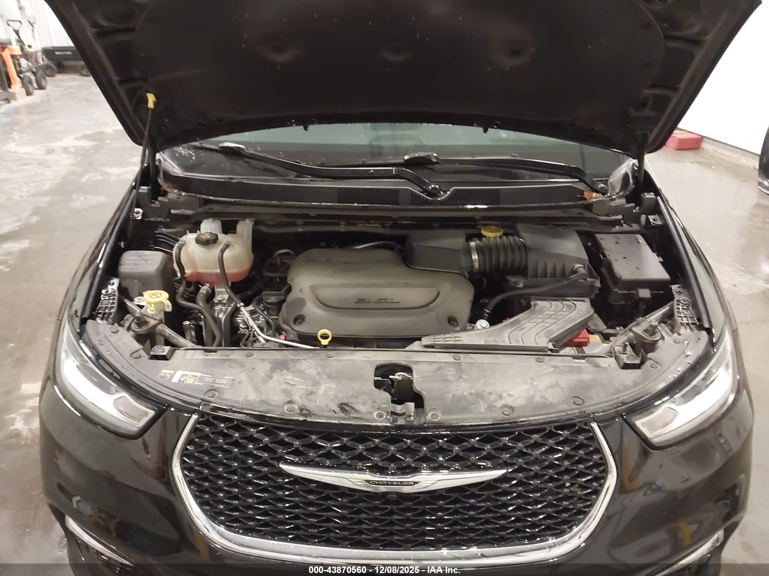 CHRYSLER PACIFICA image 10