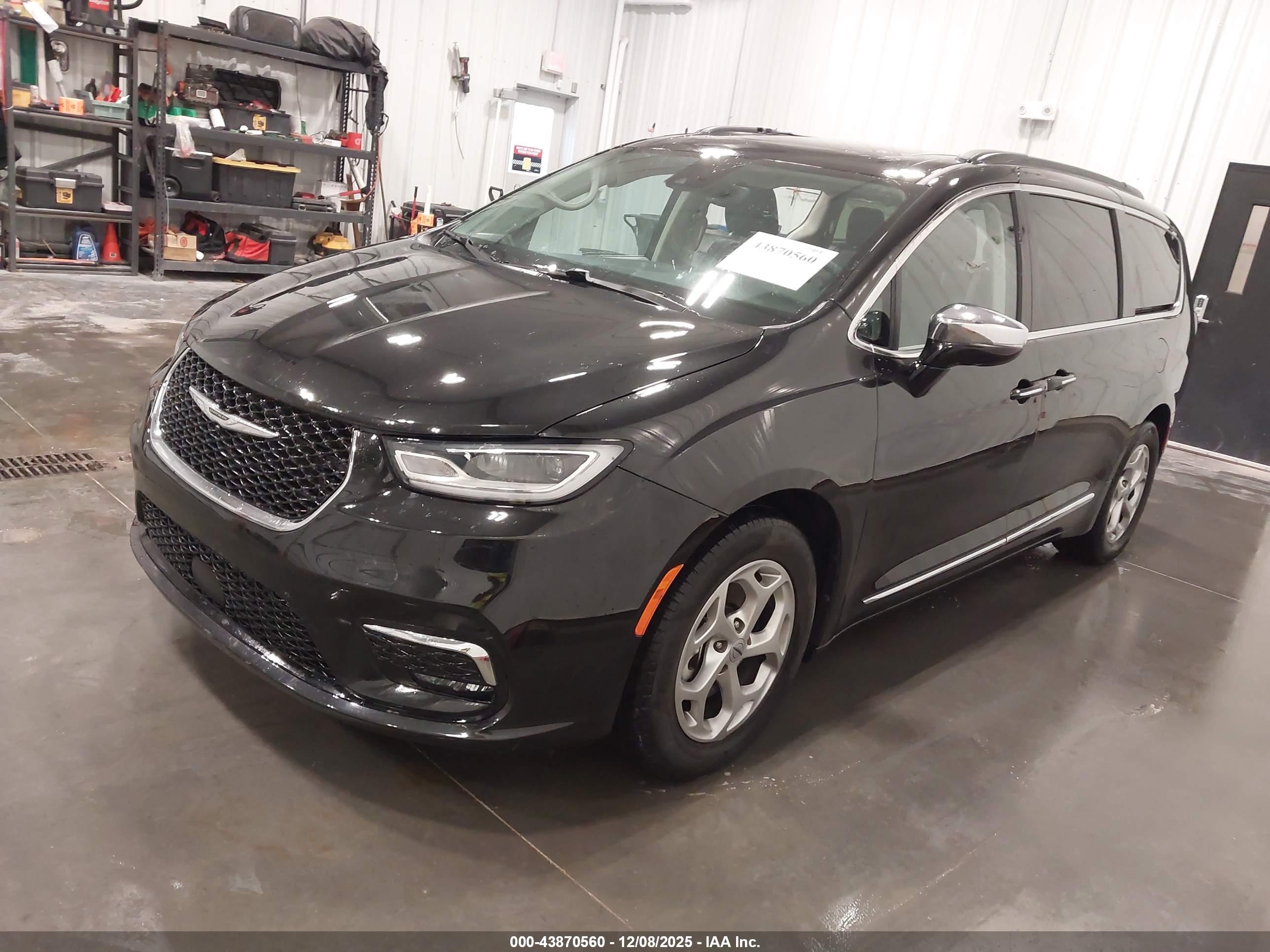 CHRYSLER PACIFICA image 2