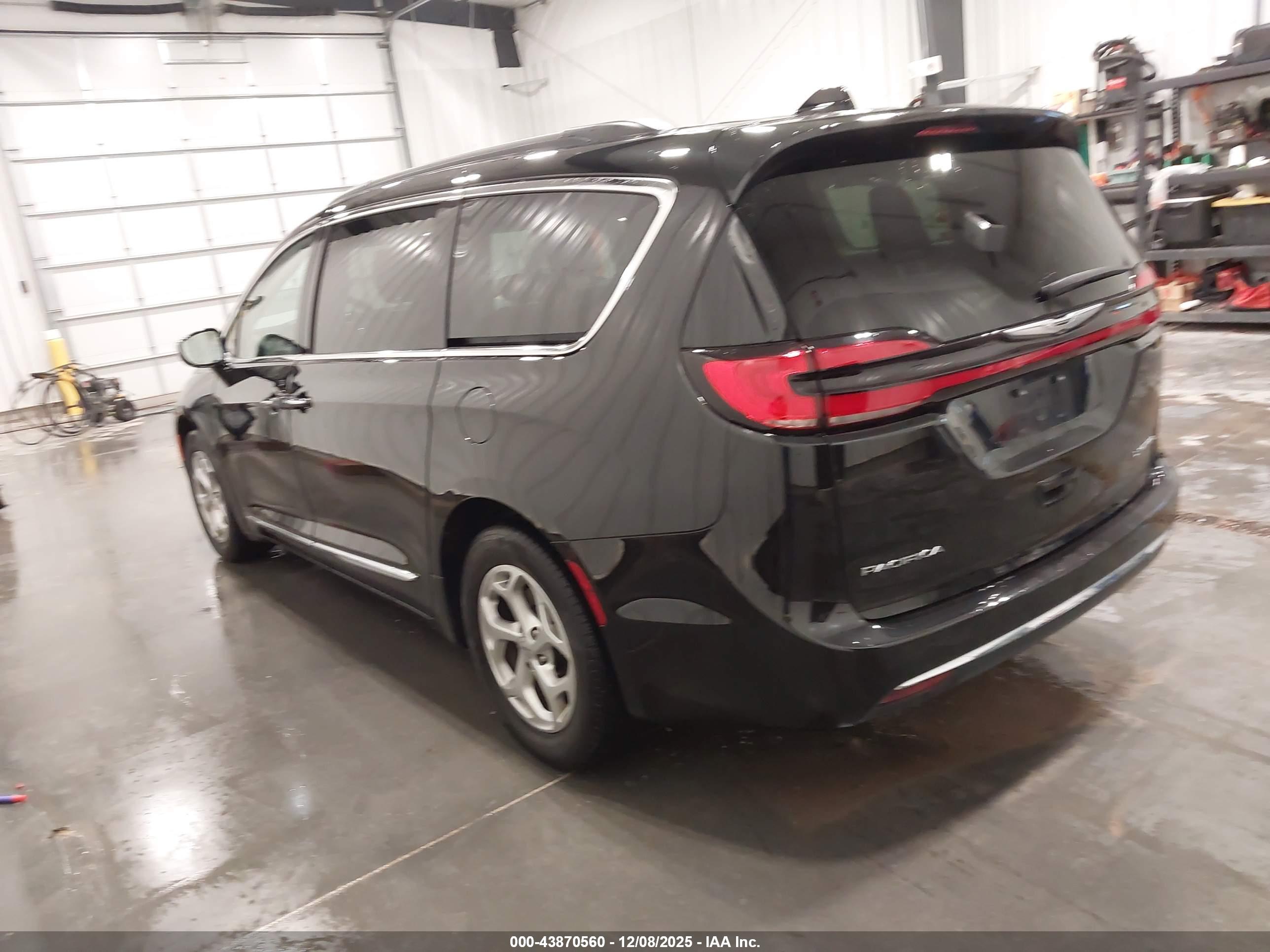 CHRYSLER PACIFICA image 3