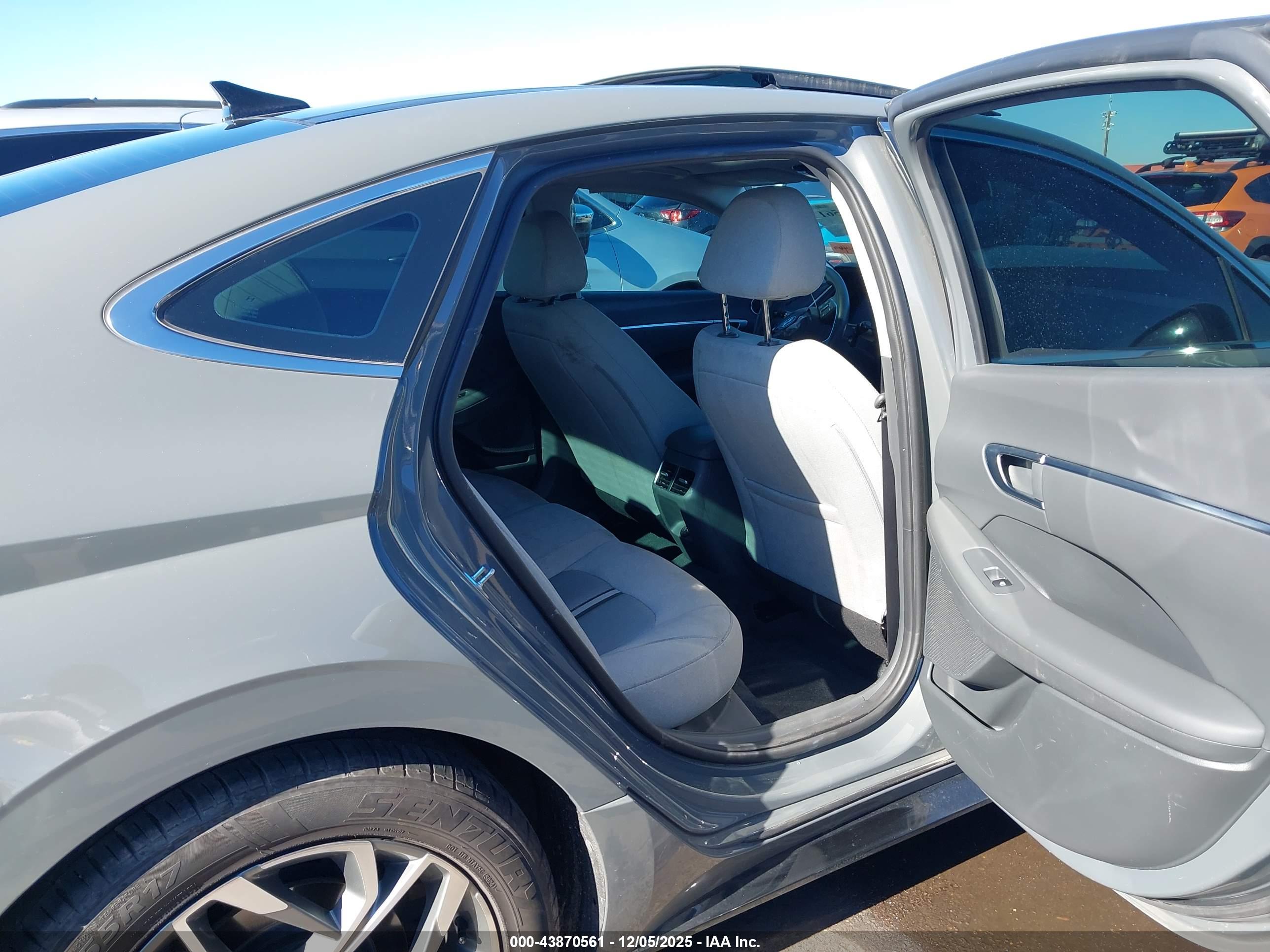 HYUNDAI SONATA image 8