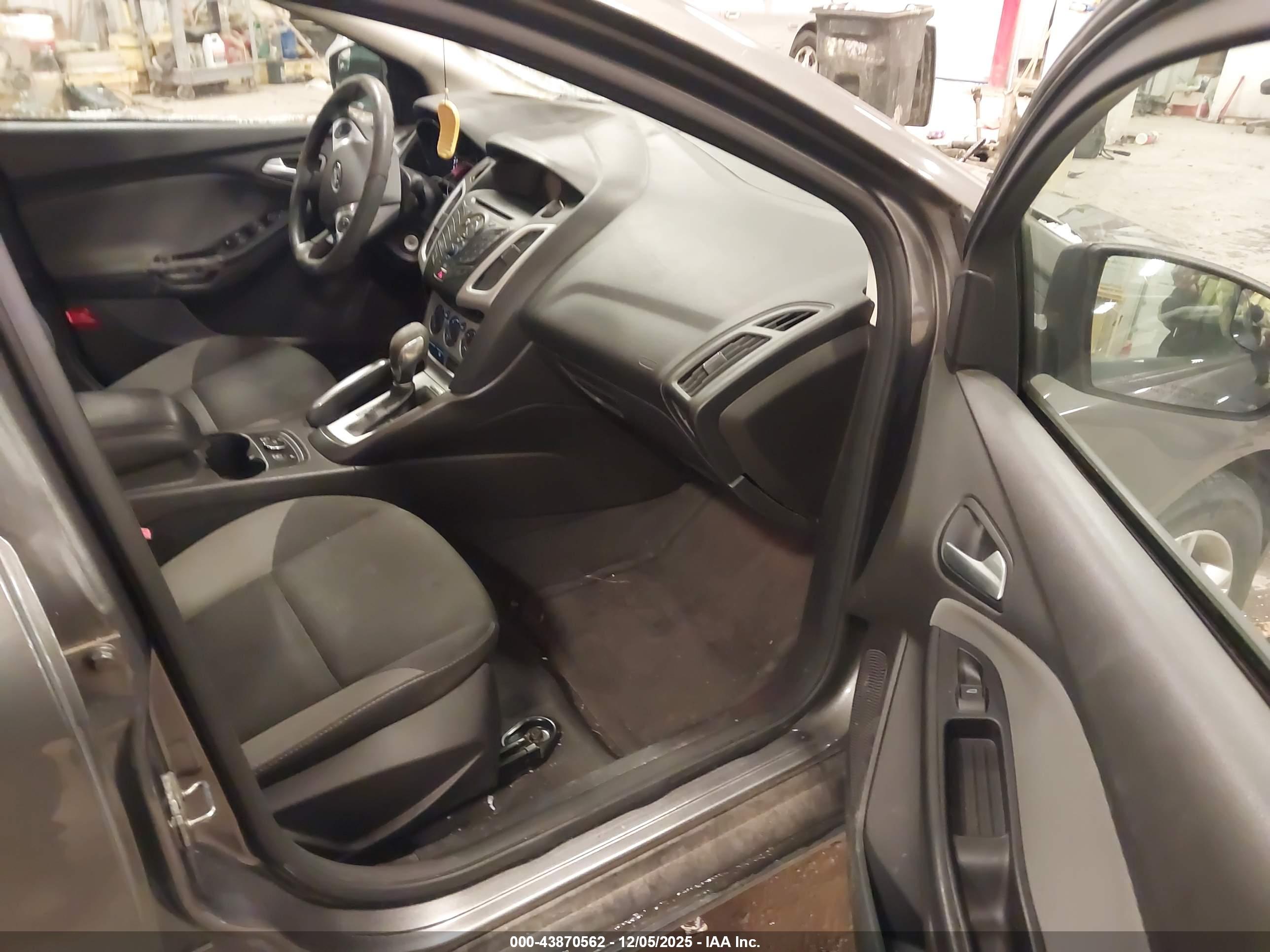 FORD FOCUS image 5