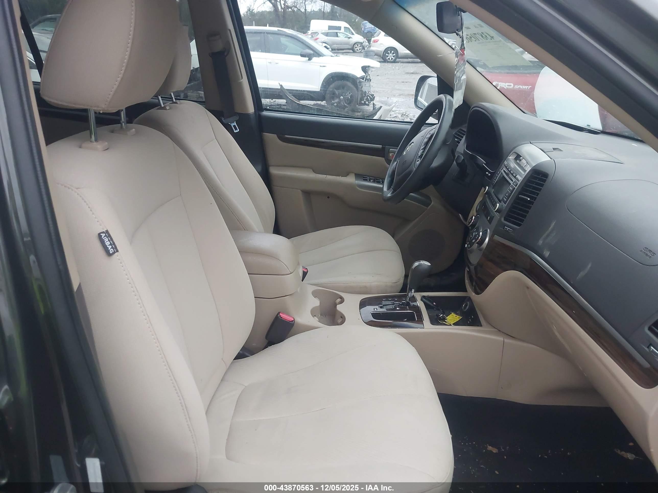 HYUNDAI SANTA image 5