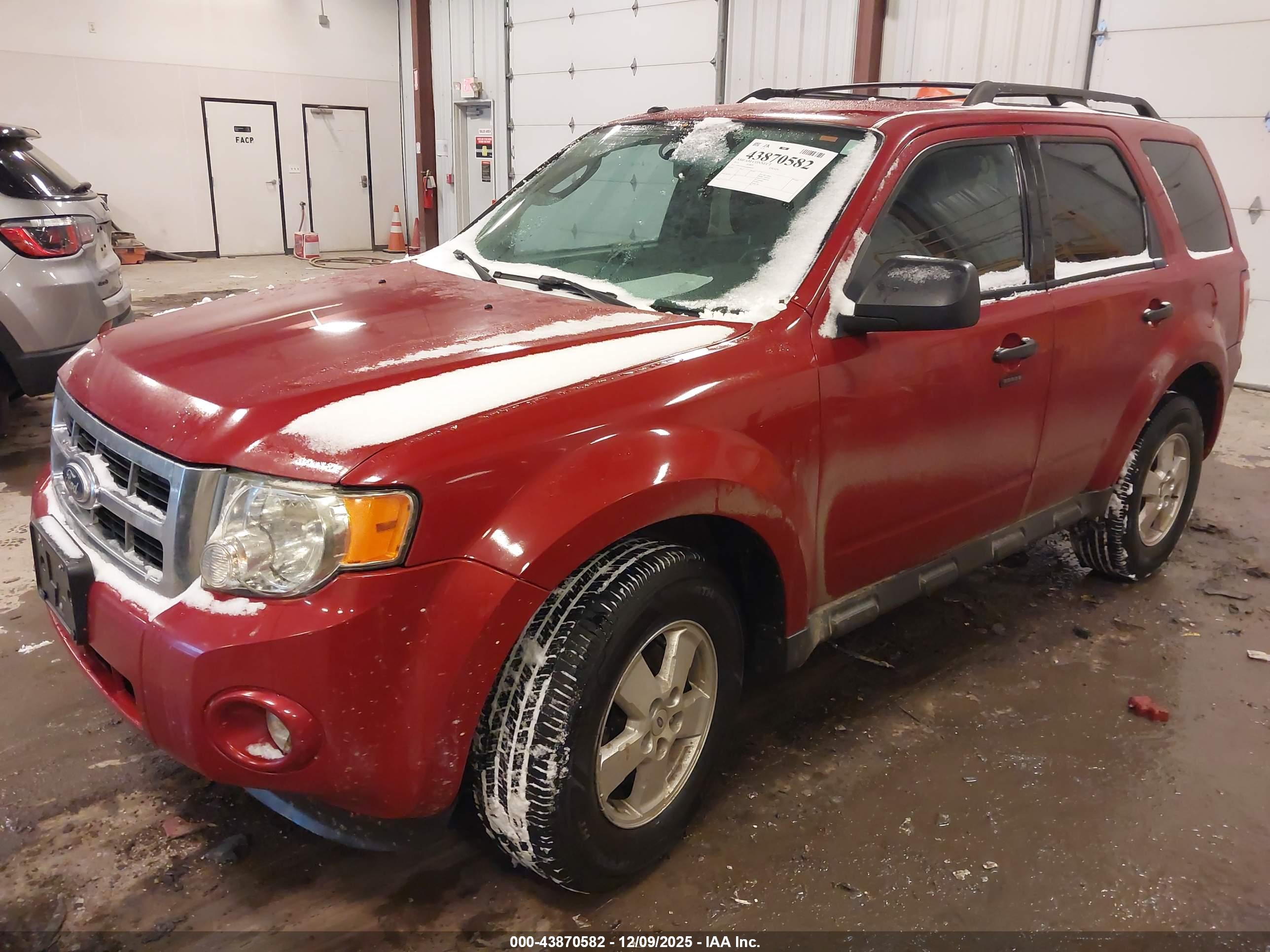 FORD ESCAPE image 2