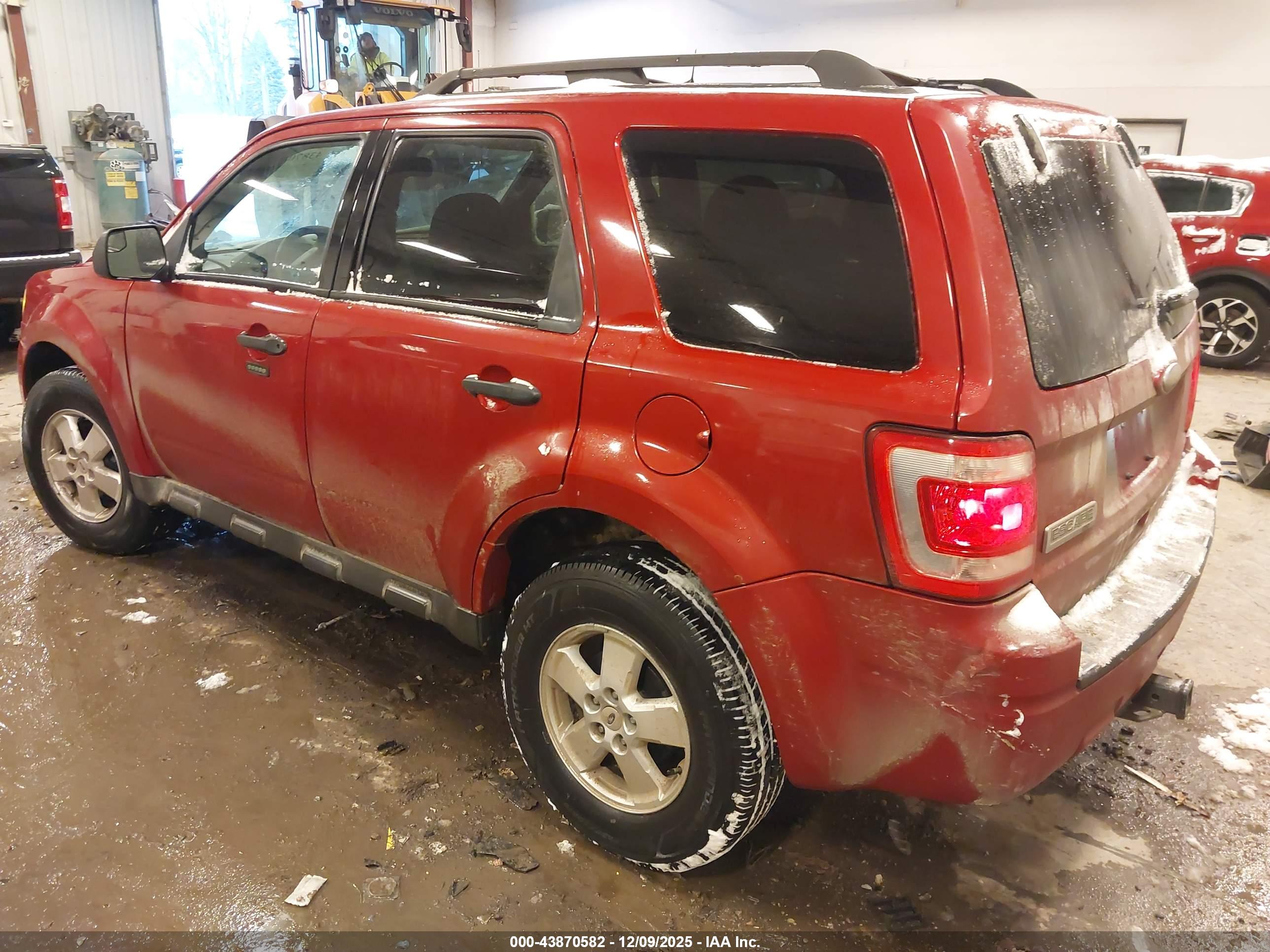 FORD ESCAPE image 3