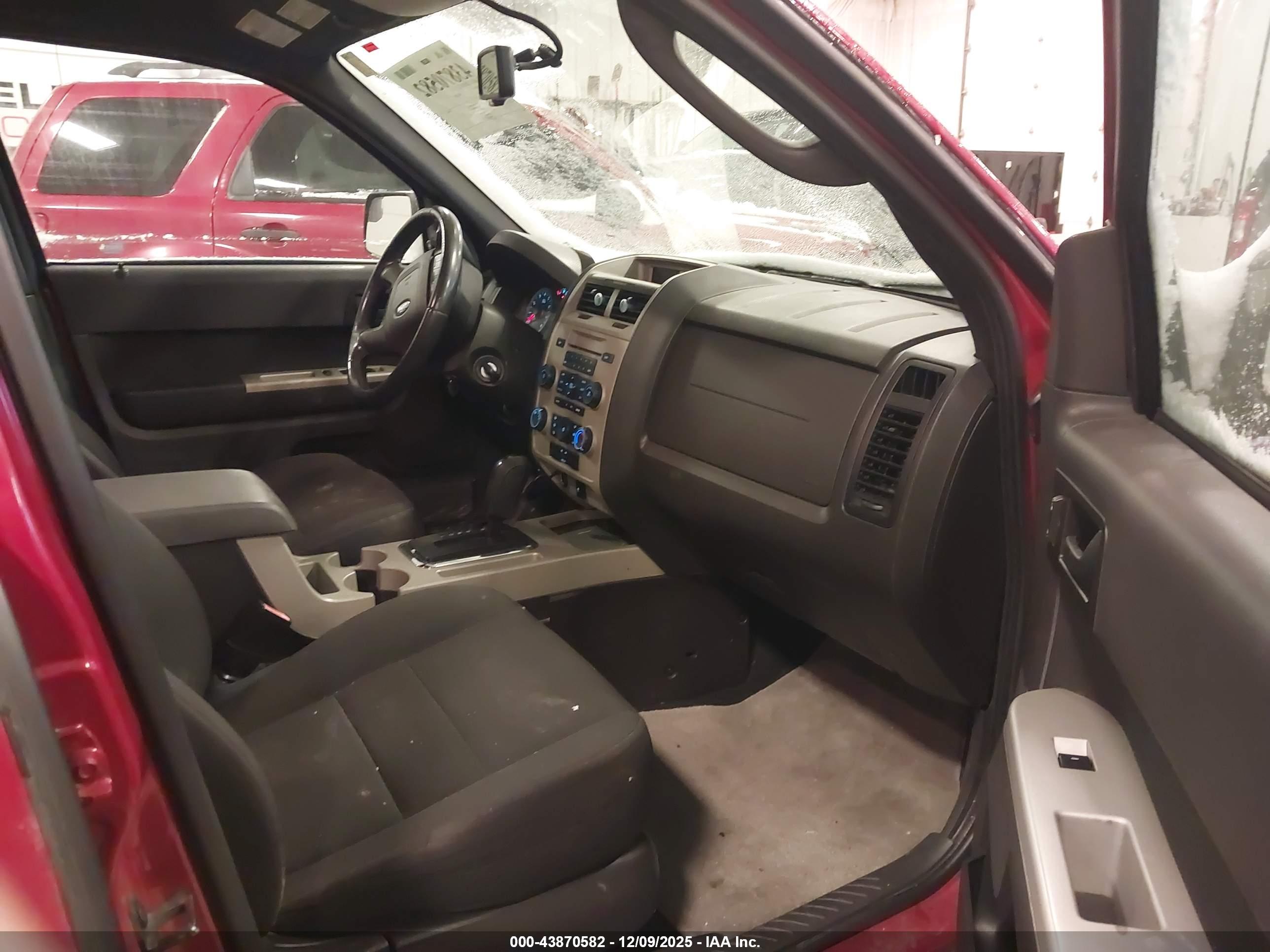FORD ESCAPE image 5