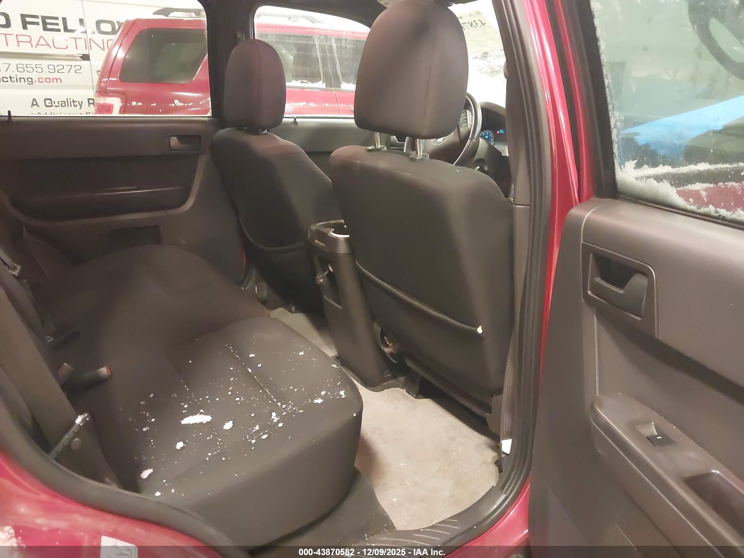 FORD ESCAPE image 8