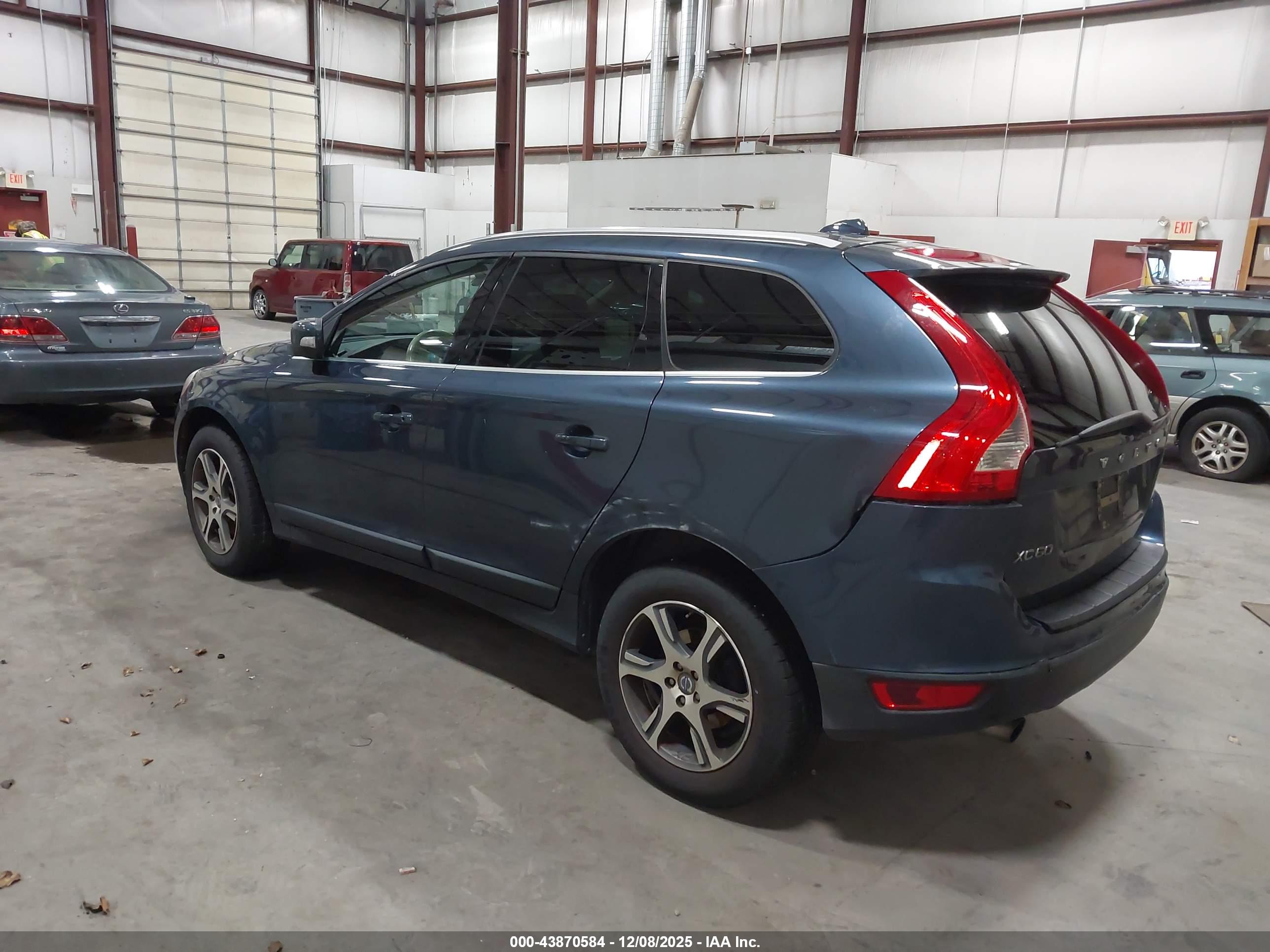 VOLVO XC60 image 3