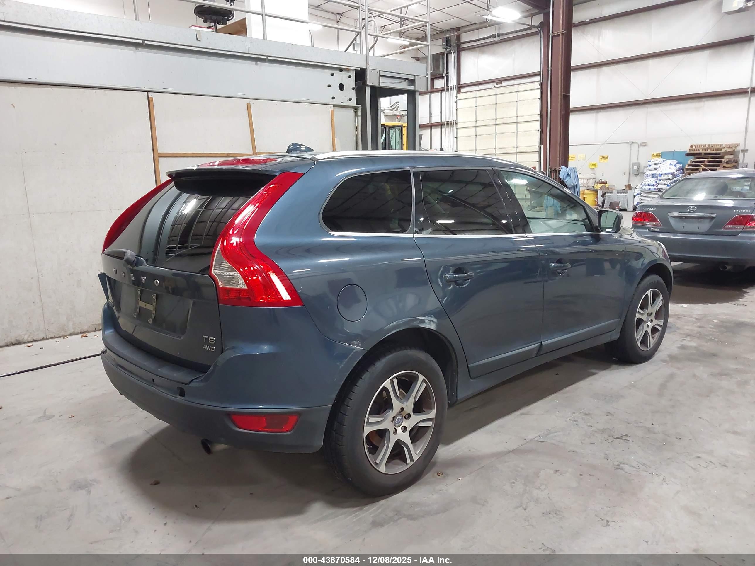 VOLVO XC60 image 4