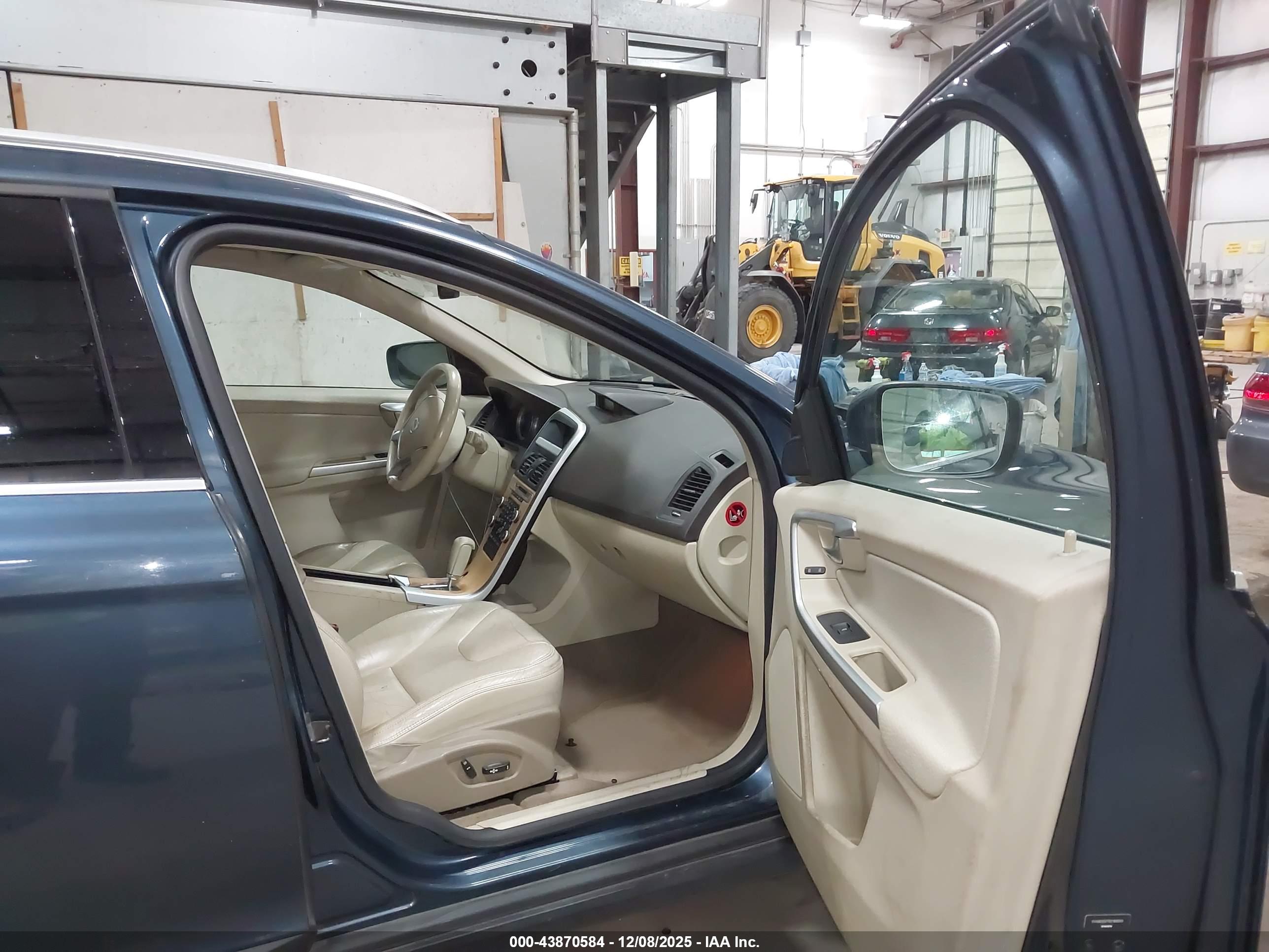 VOLVO XC60 image 5