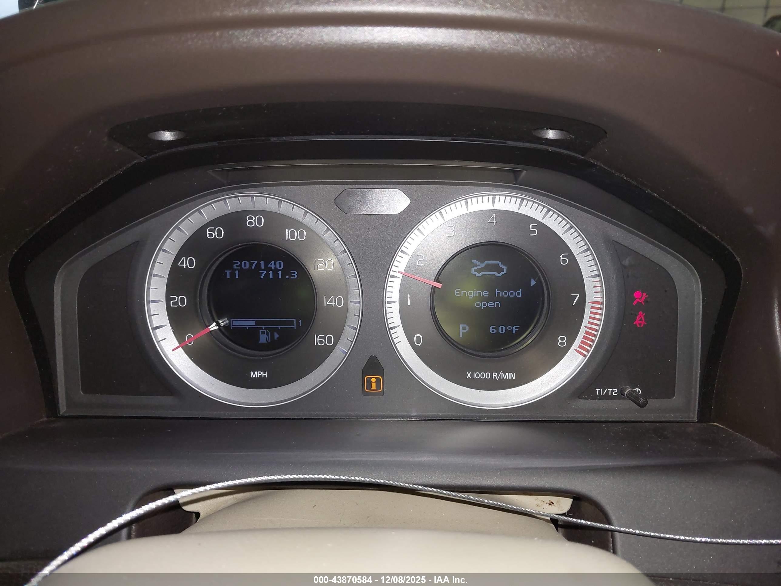 VOLVO XC60 image 7
