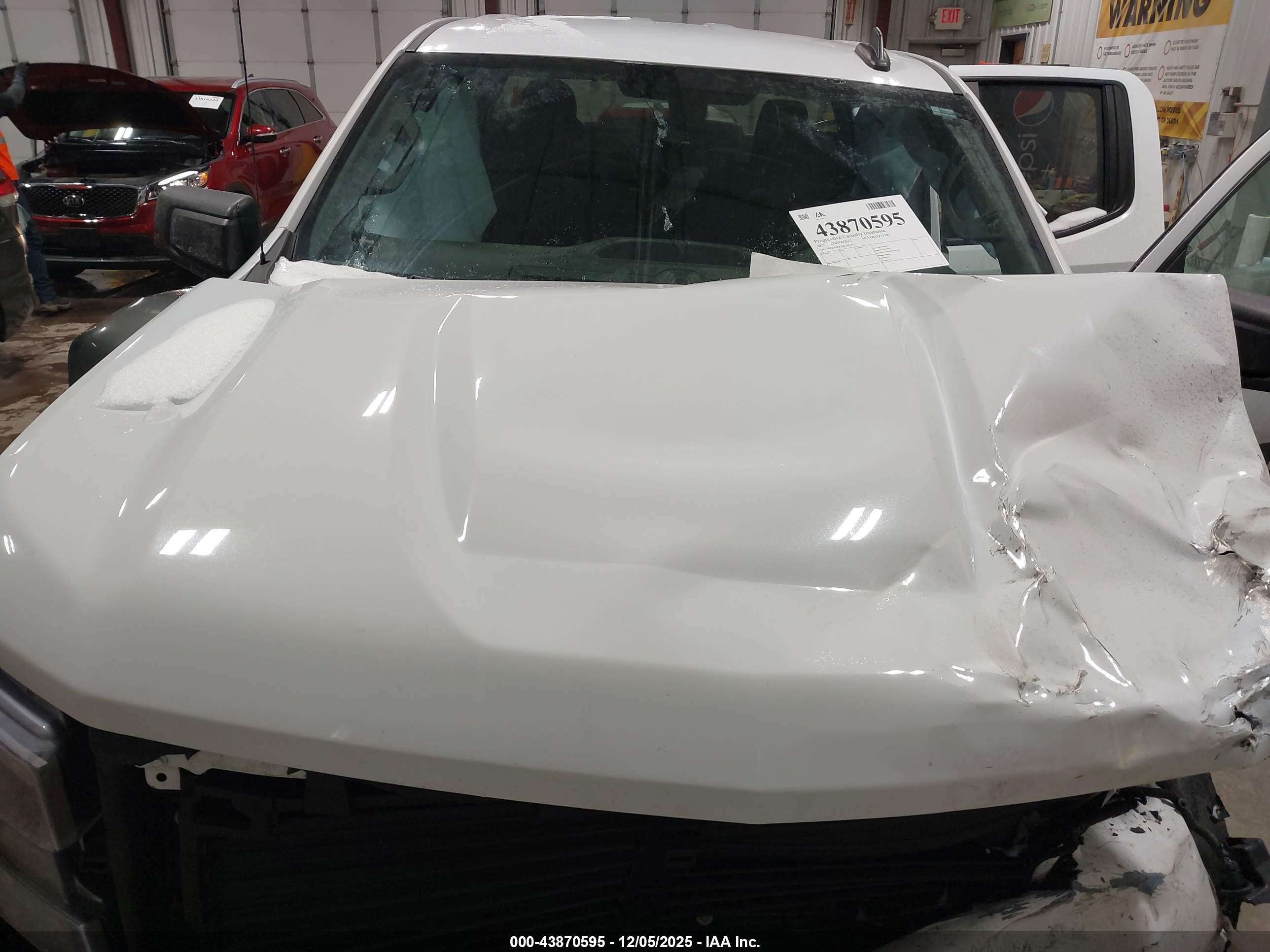 CHEVROLET SILVERADO image 10