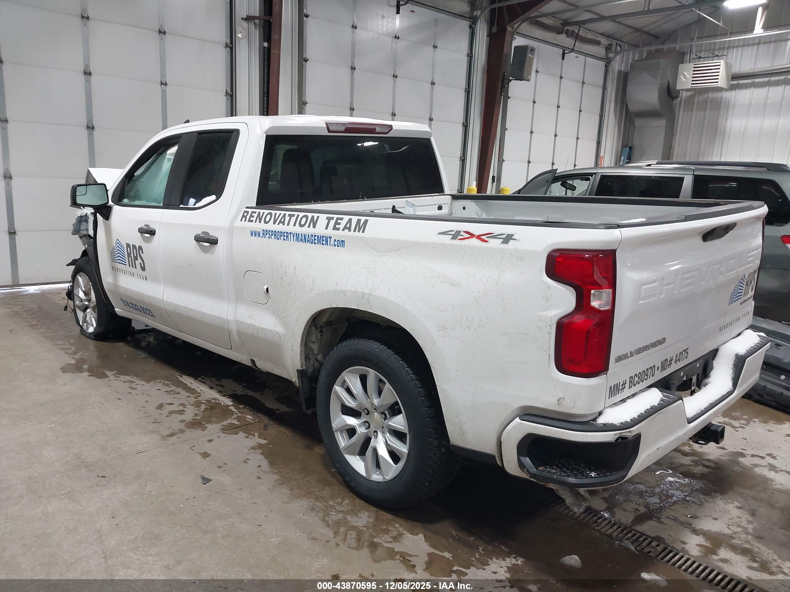 CHEVROLET SILVERADO image 3
