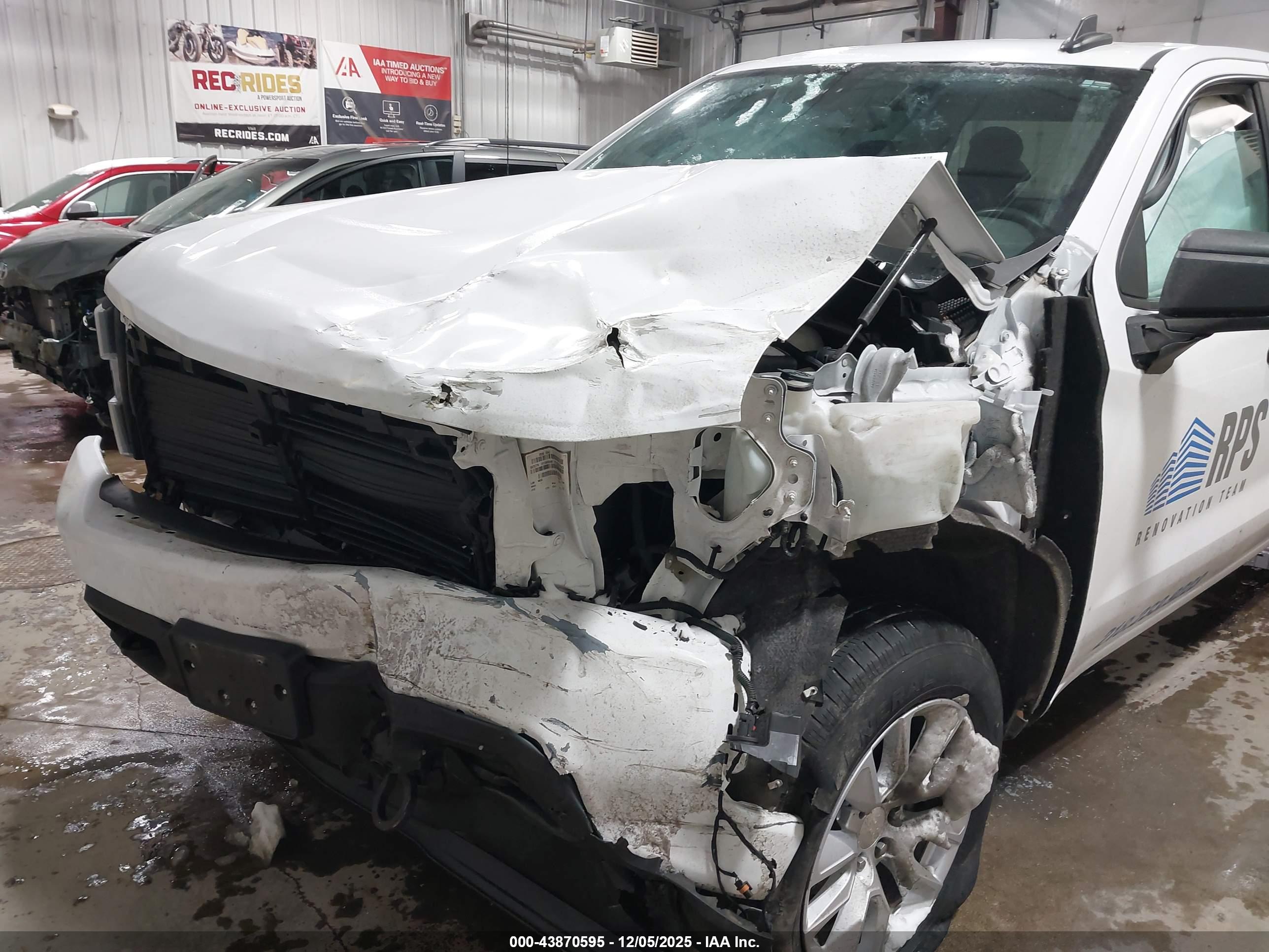 CHEVROLET SILVERADO image 6
