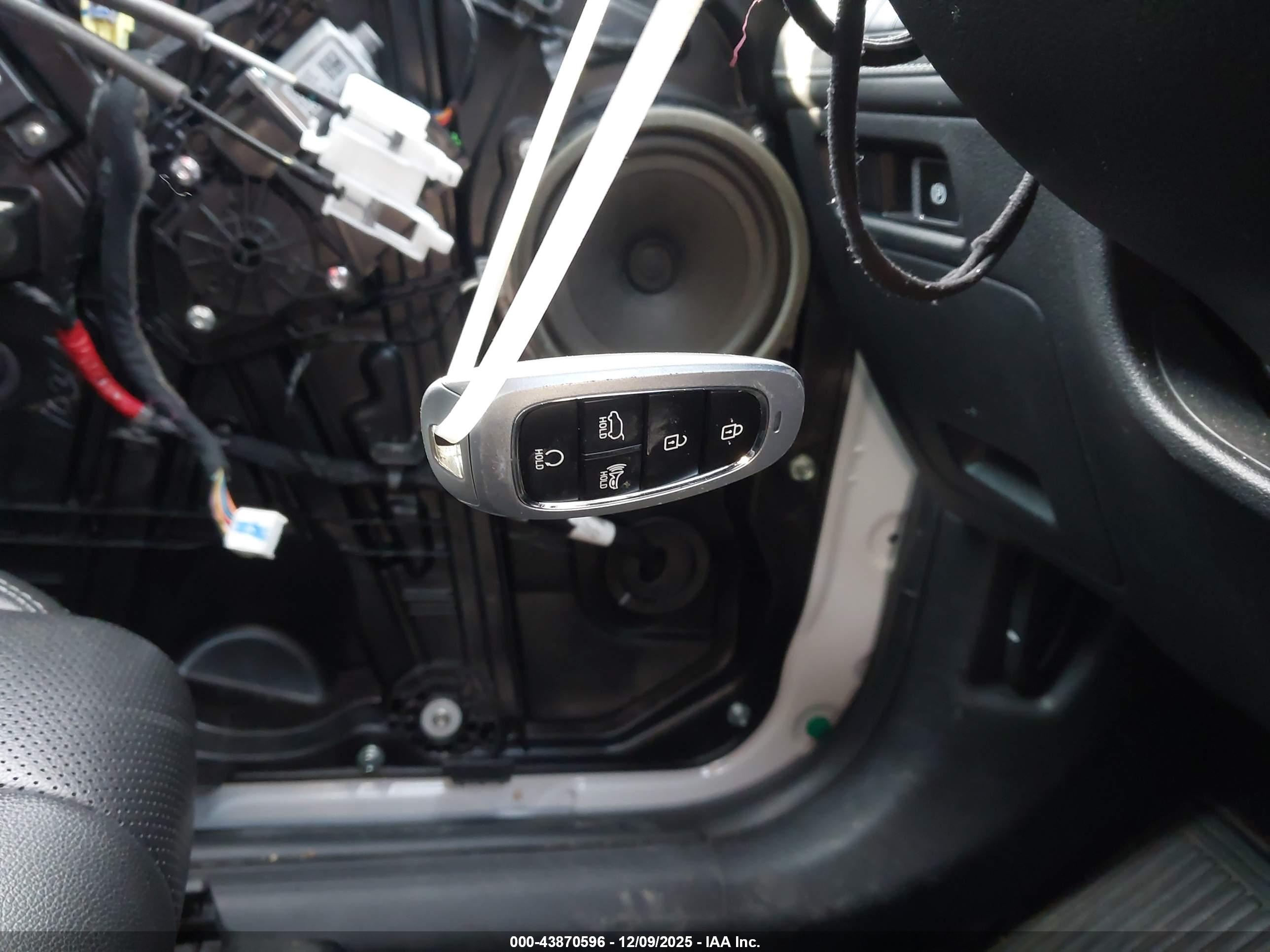 HYUNDAI SANTA image 11