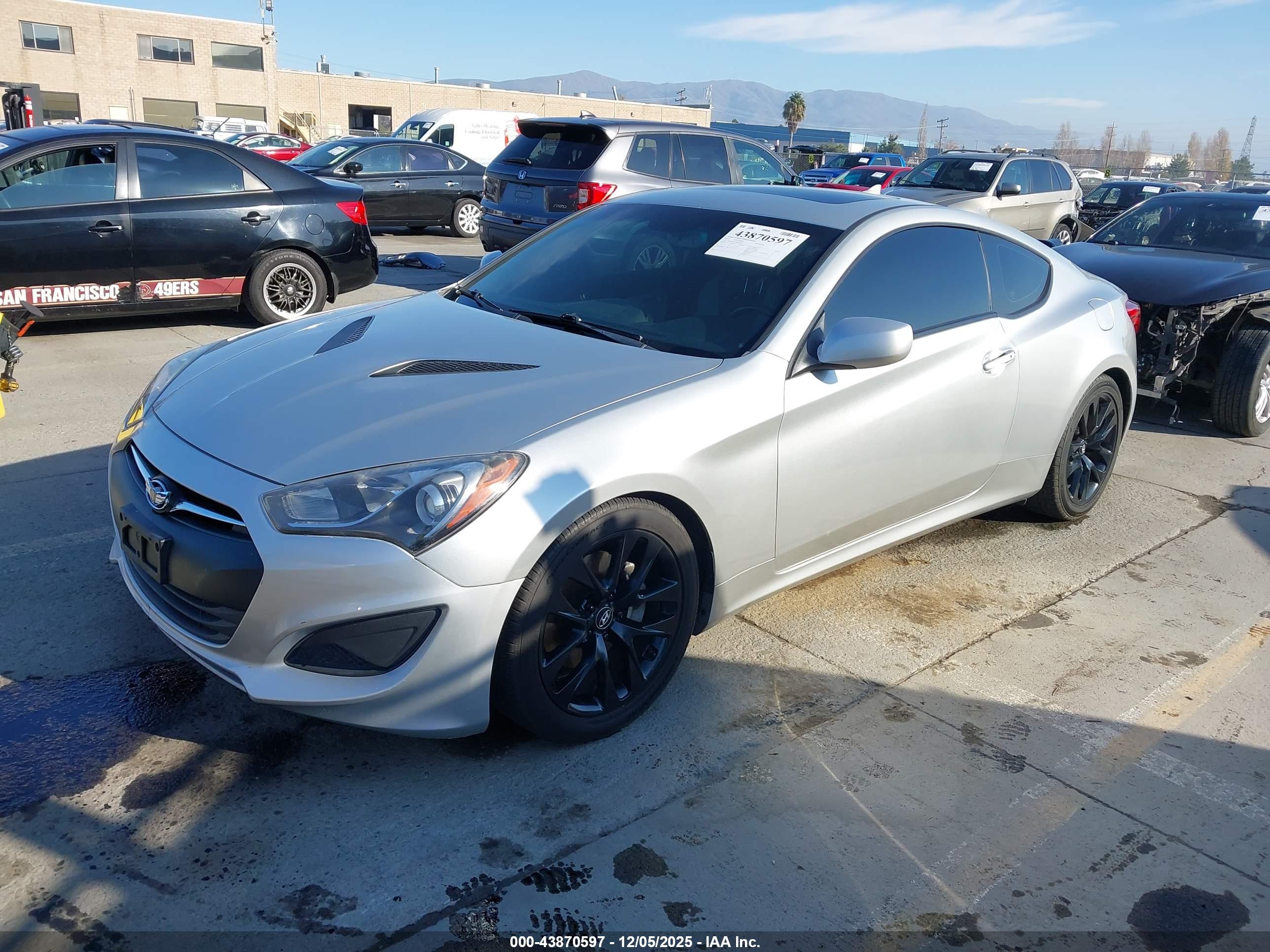 HYUNDAI GENESIS image 2