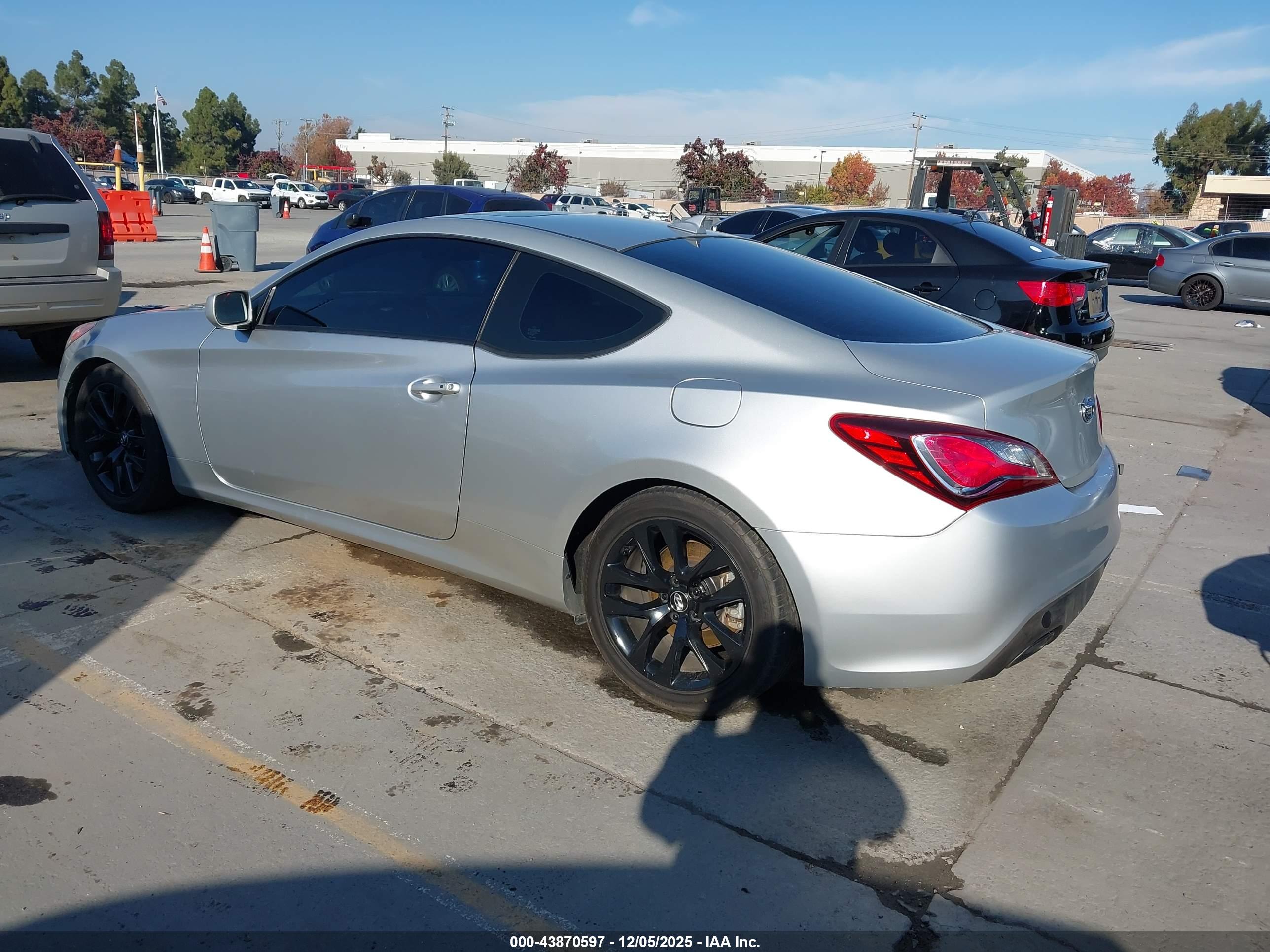 HYUNDAI GENESIS image 3