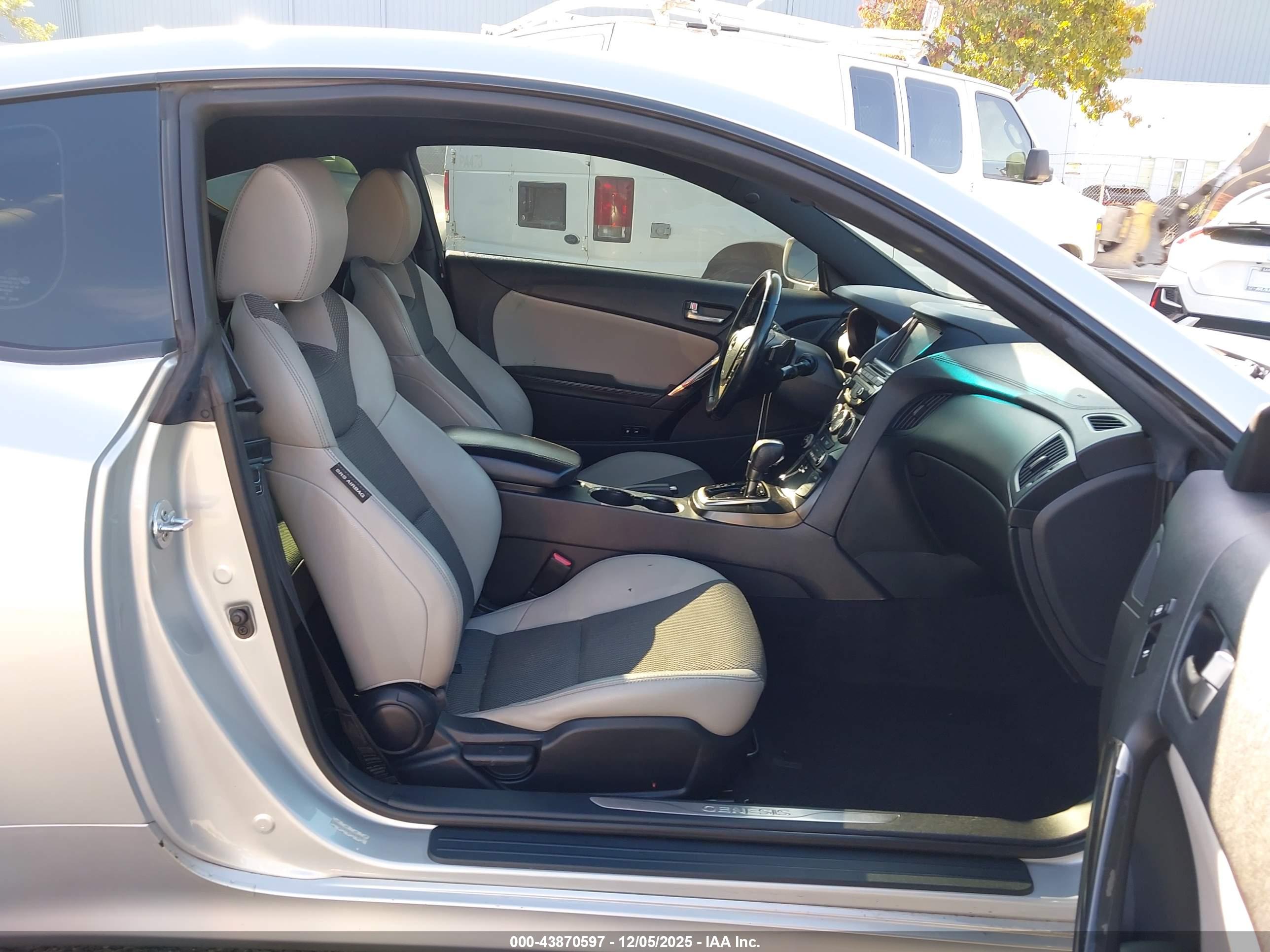 HYUNDAI GENESIS image 5