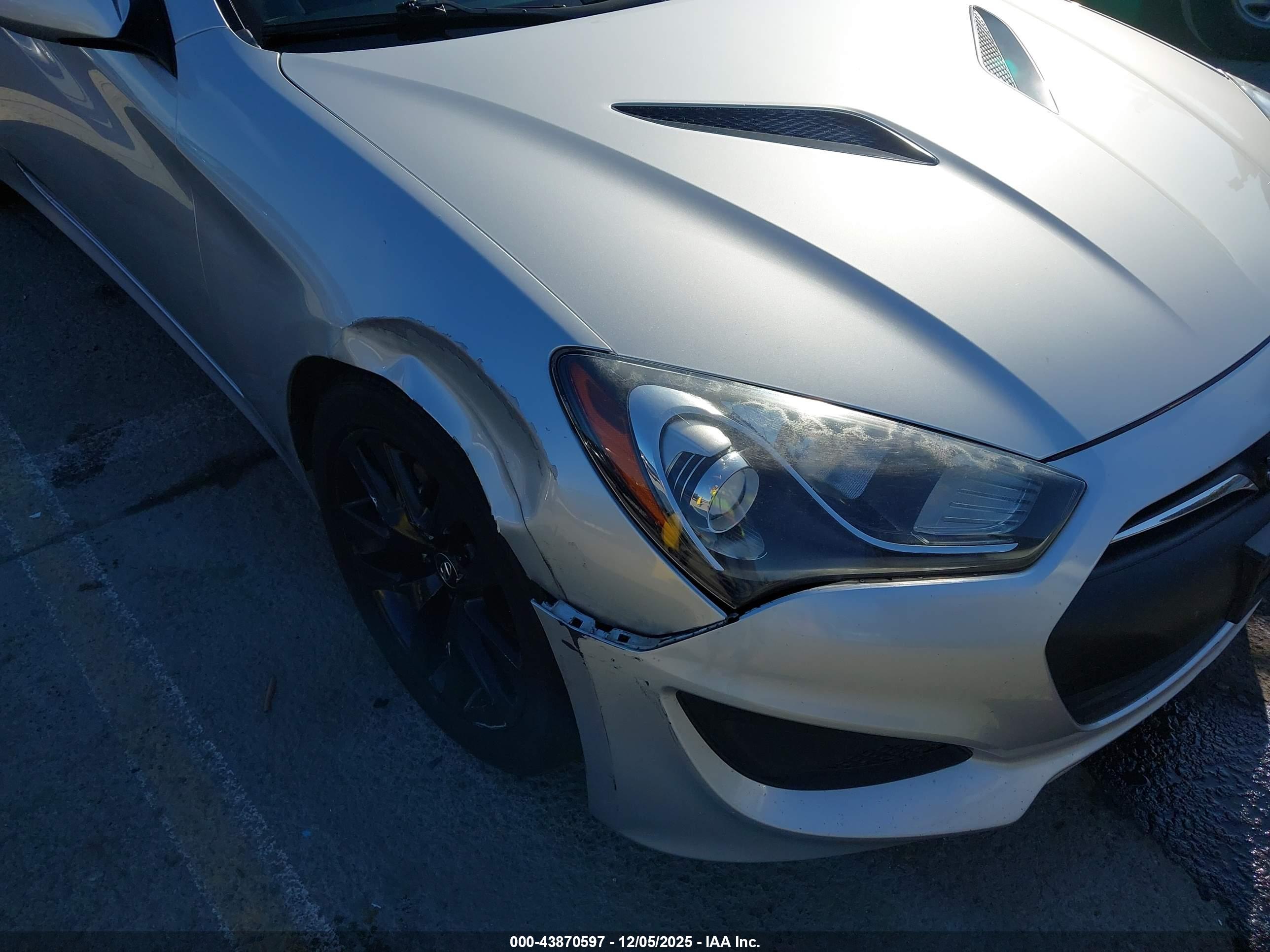HYUNDAI GENESIS image 6