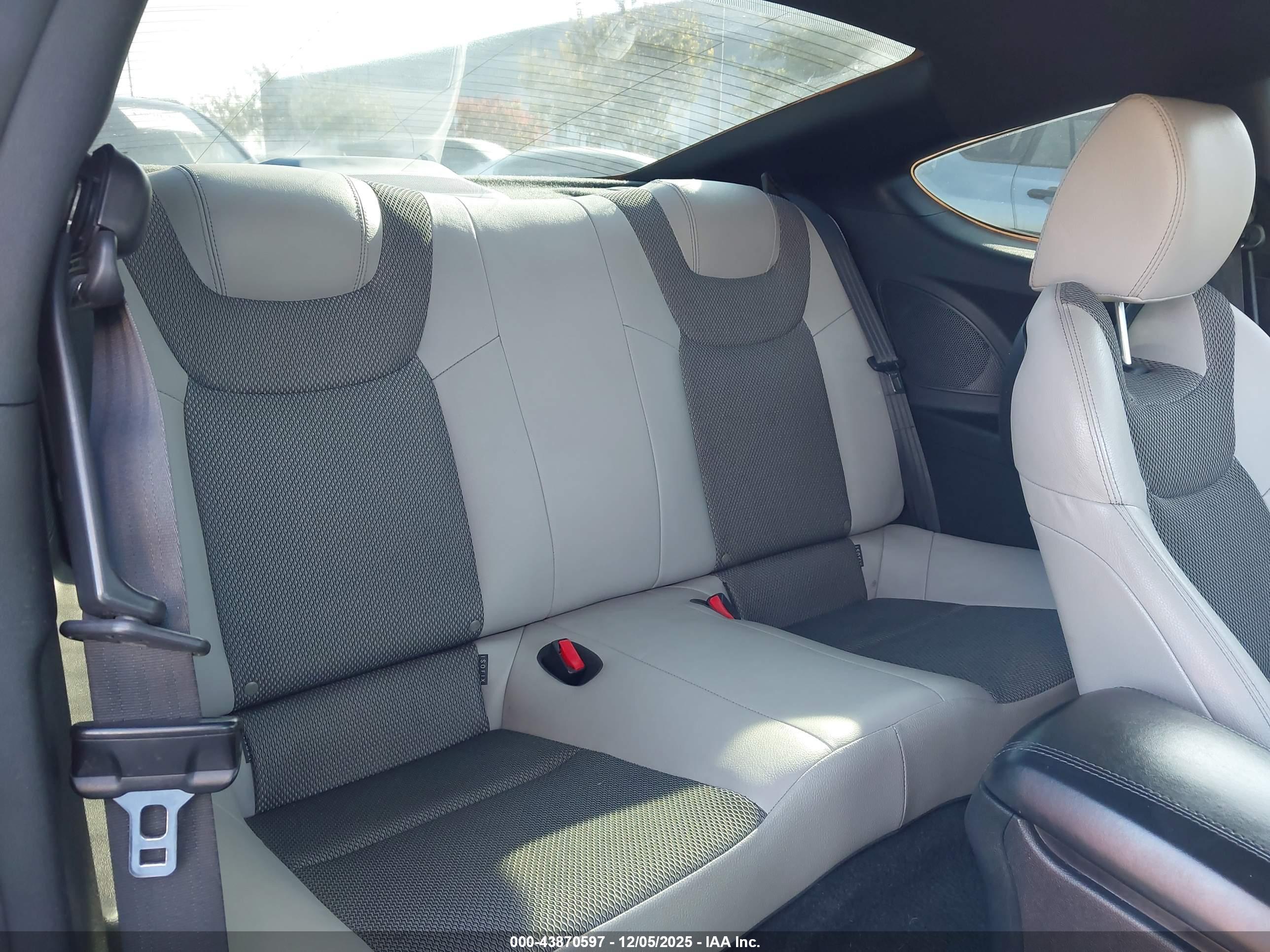 HYUNDAI GENESIS image 8